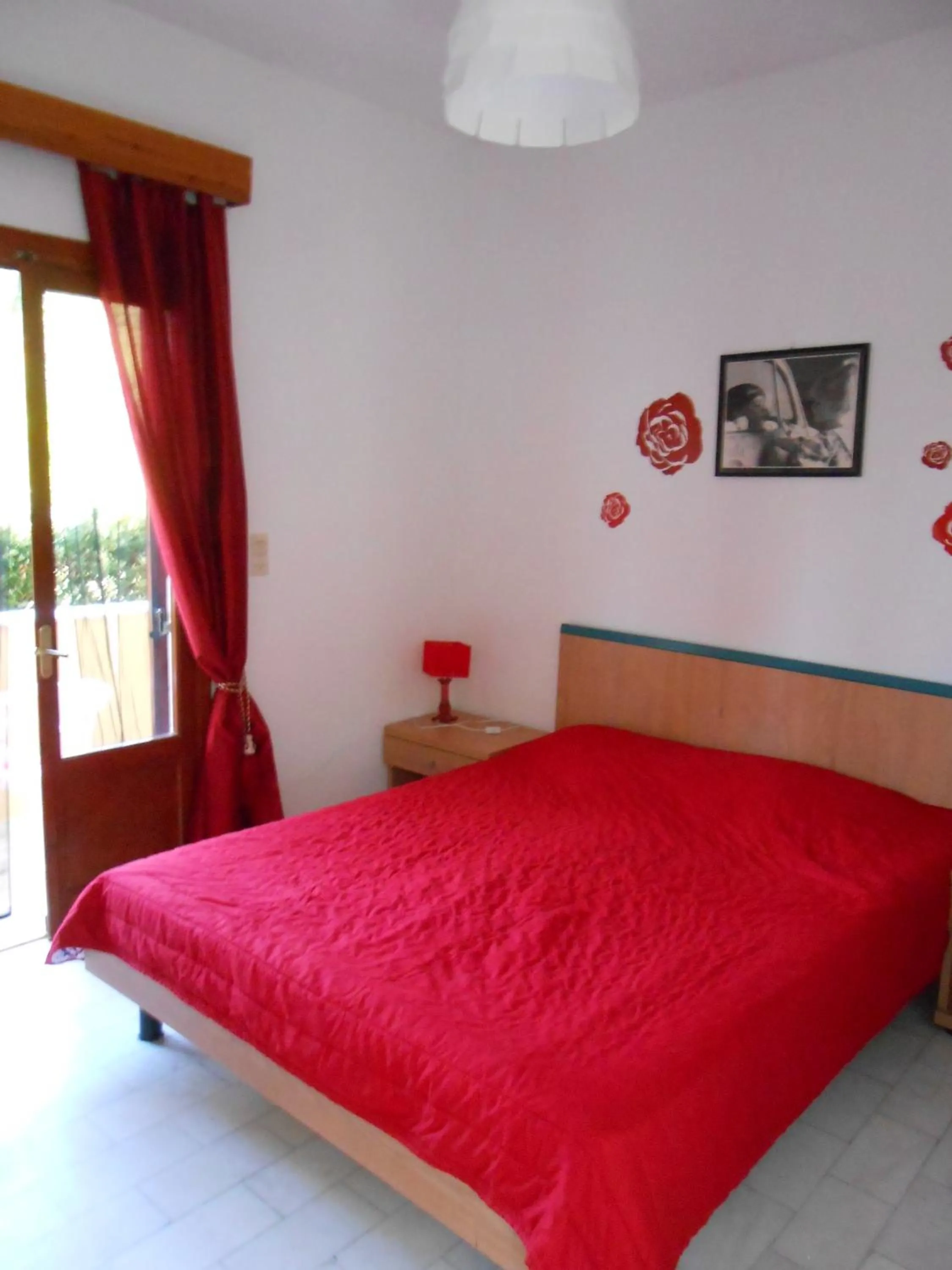 Bed in ANAMAMA -SOCRATES studios
