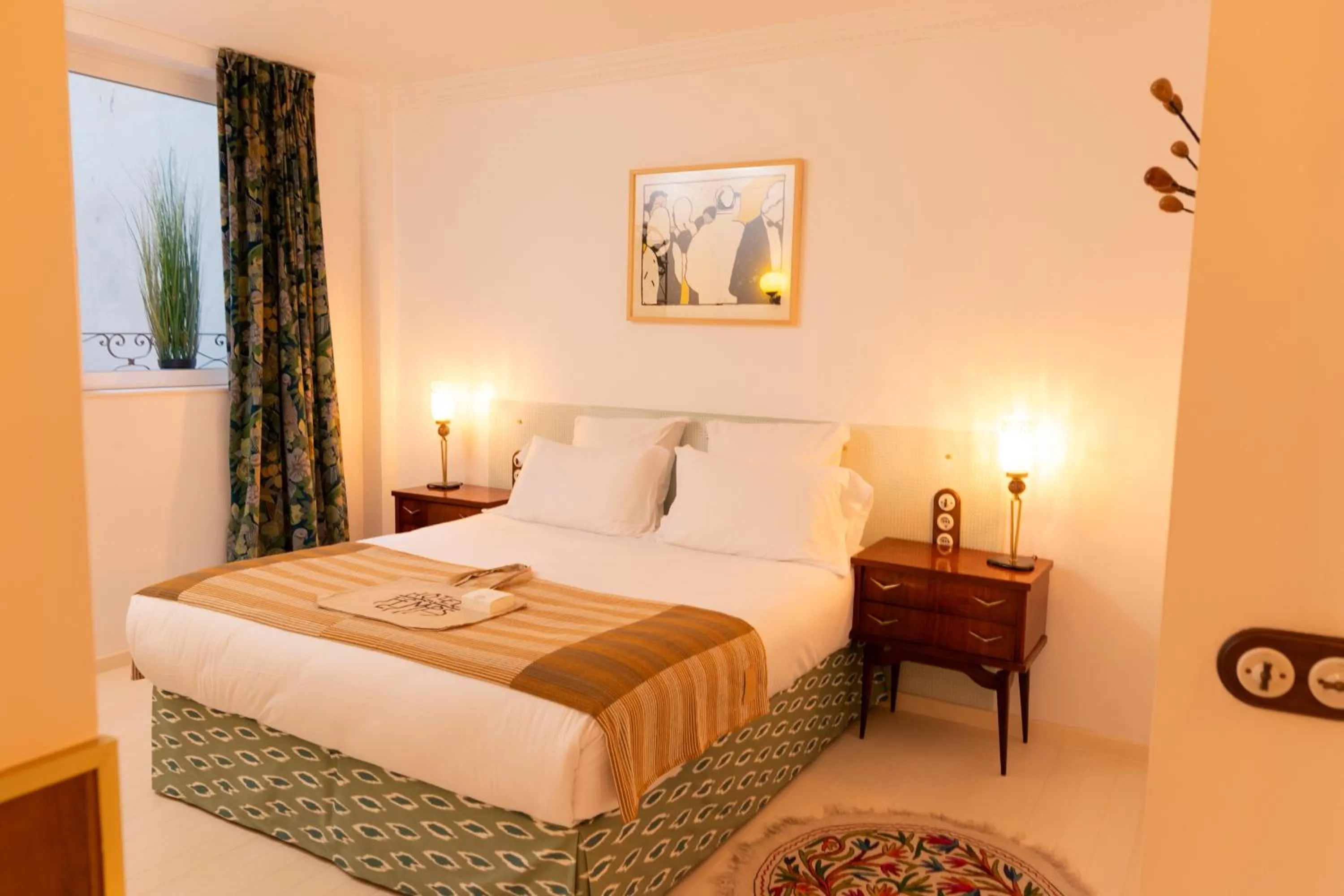 Bedroom, Bed in The Walt Madrid