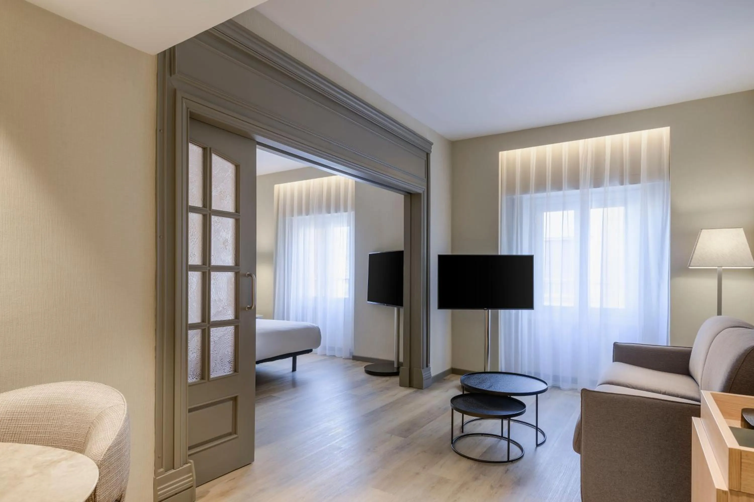 Photo of the whole room in AC Hotel Carlton Madrid by Marriott