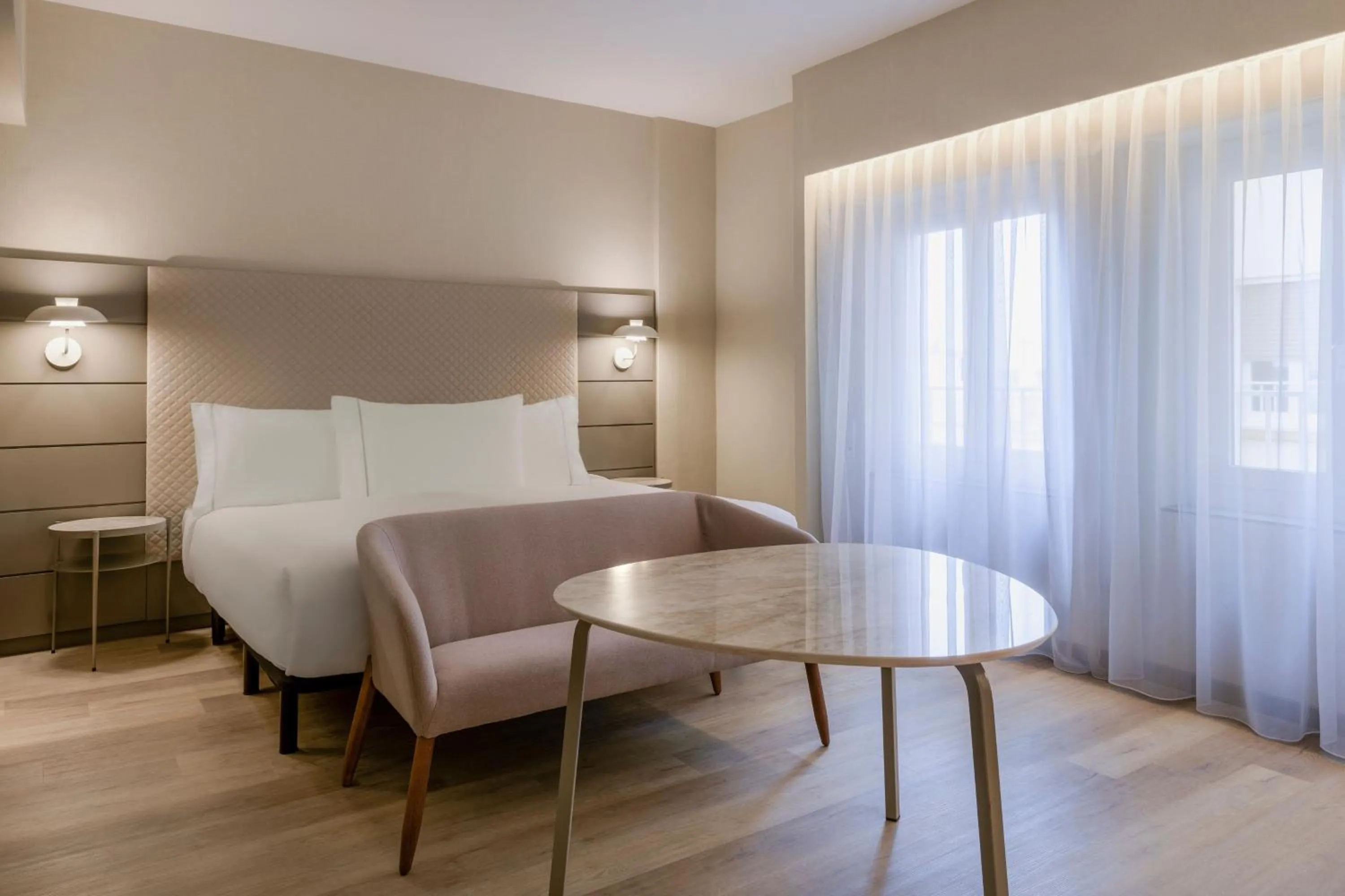 Photo of the whole room in AC Hotel Carlton Madrid by Marriott