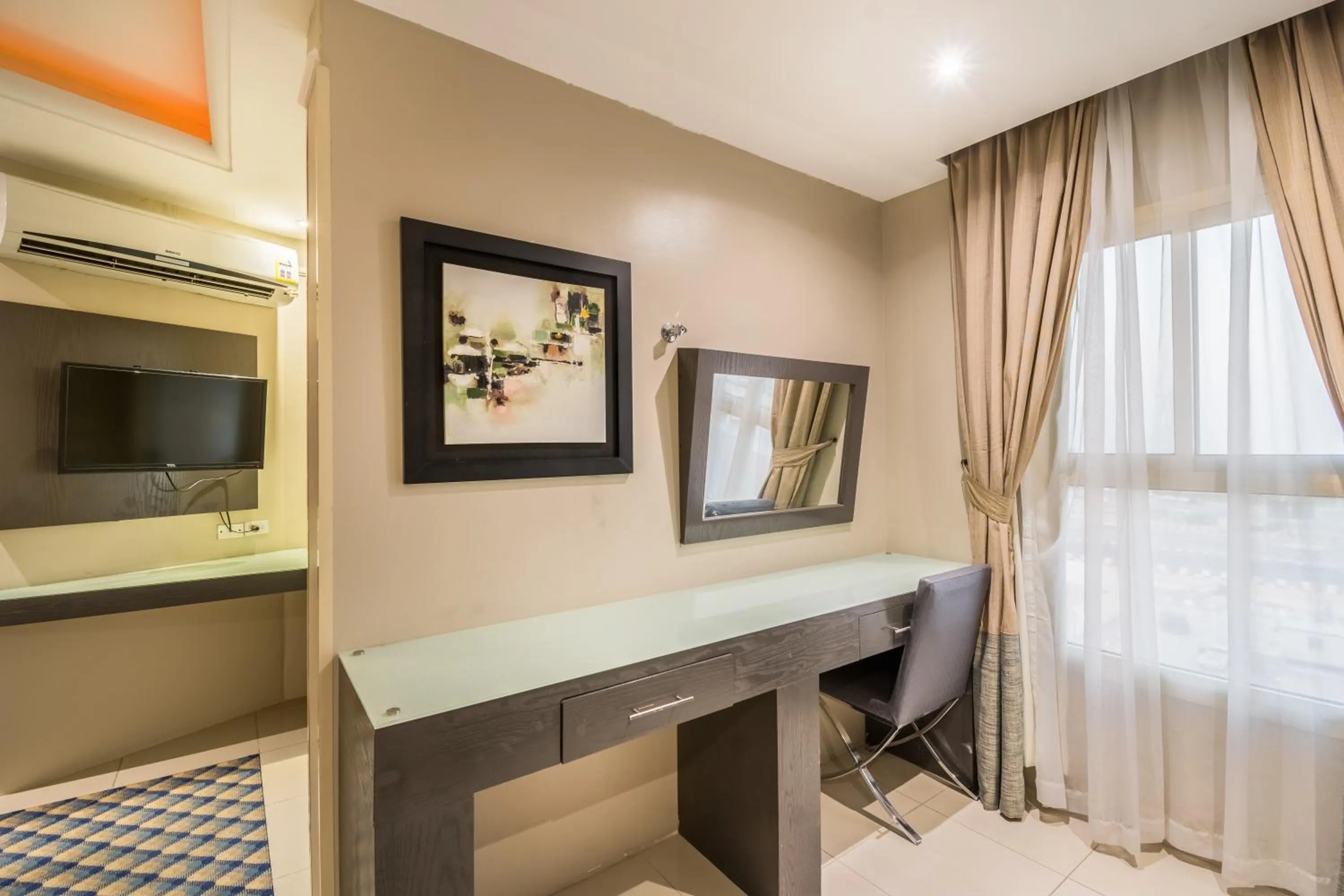 Communal lounge/ TV room, Bed in Al Muhaidb Residence Al KHOBAR