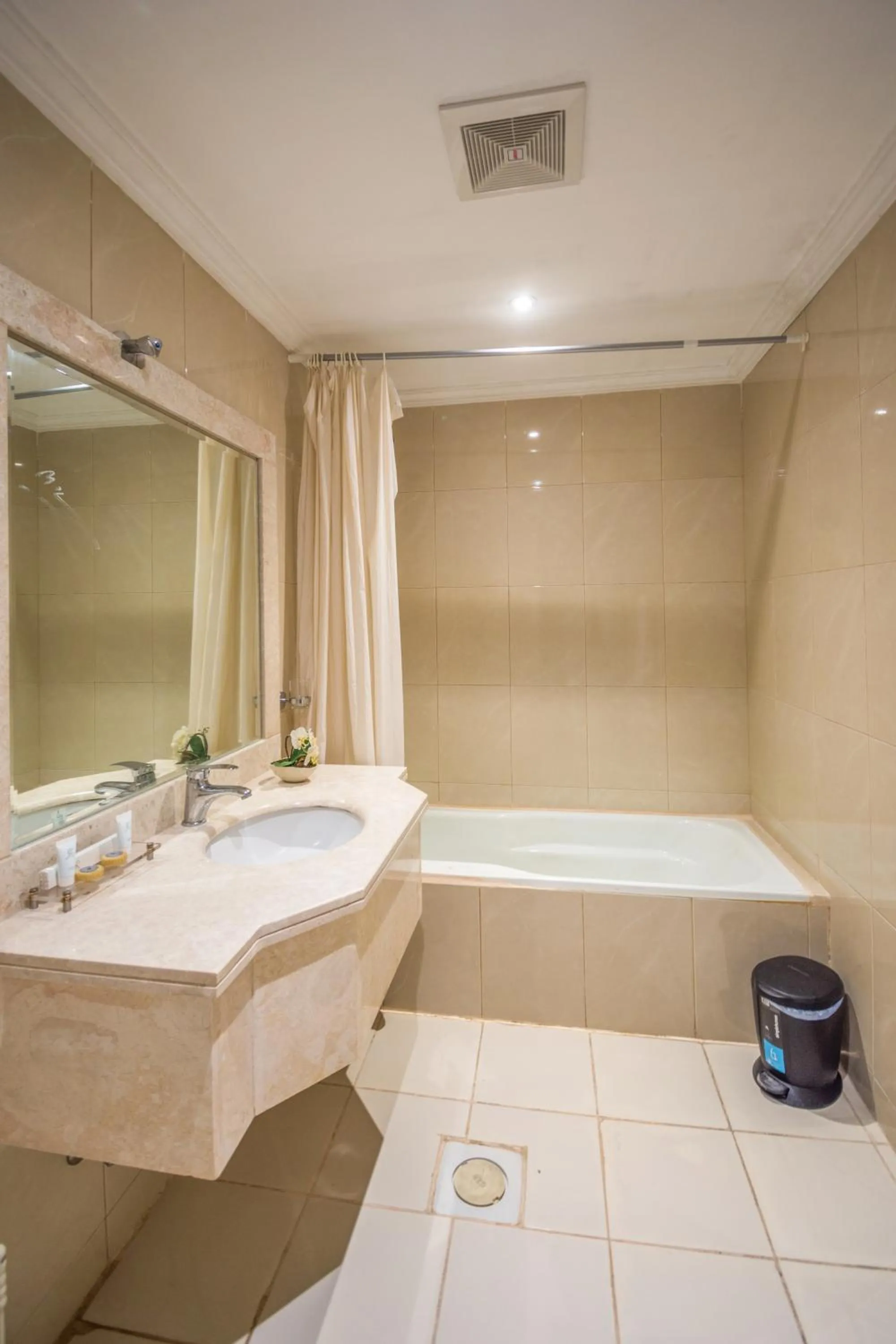 Bathroom in Al Muhaidb Residence Al KHOBAR