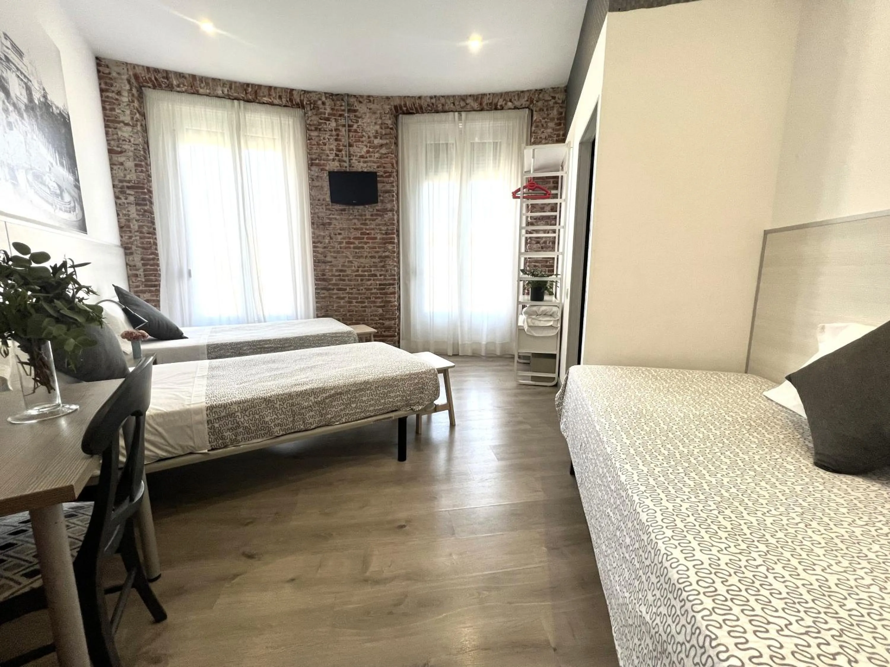 Photo of the whole room, Bed in Hostal San Lorenzo