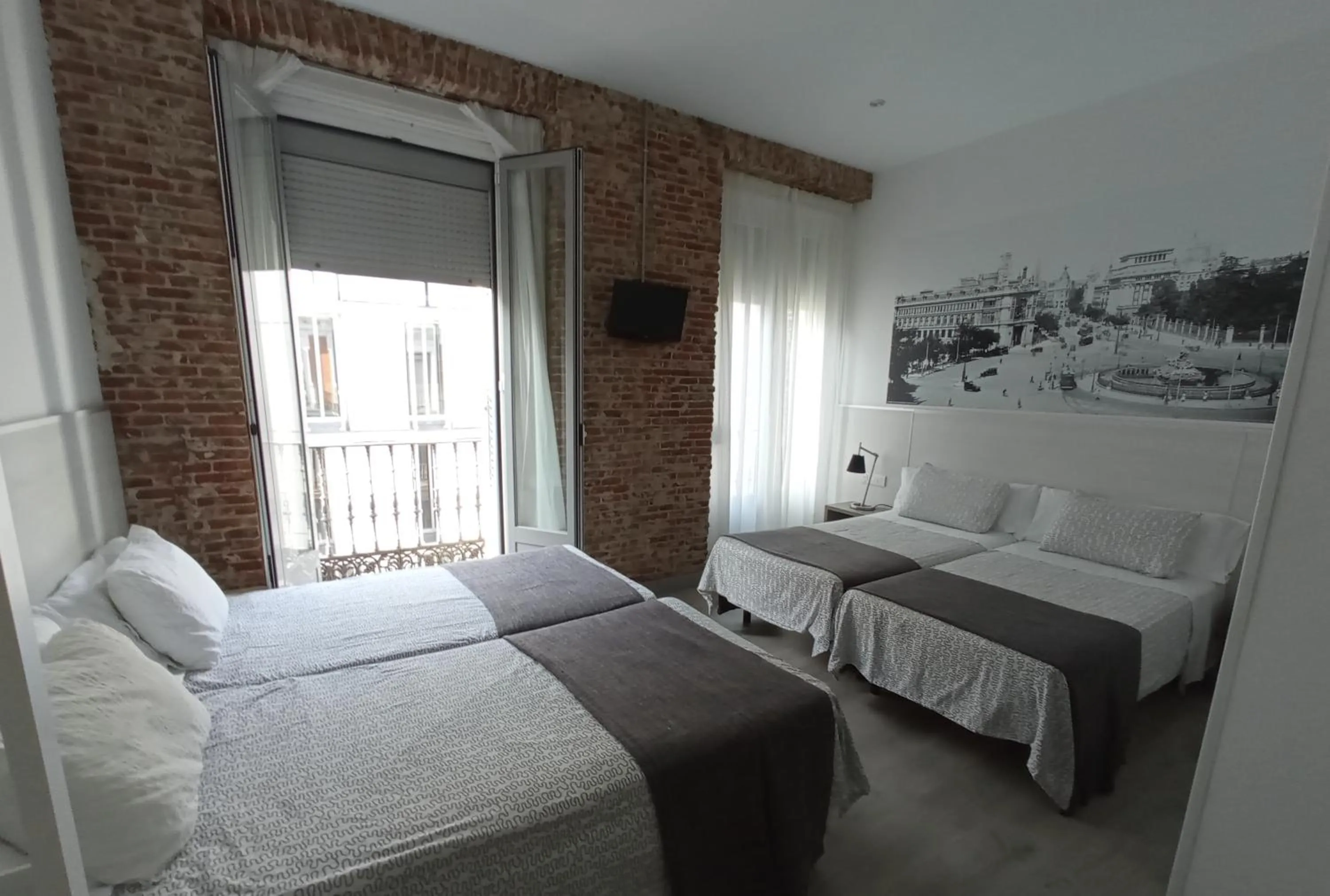 Photo of the whole room, Bed in Hostal San Lorenzo