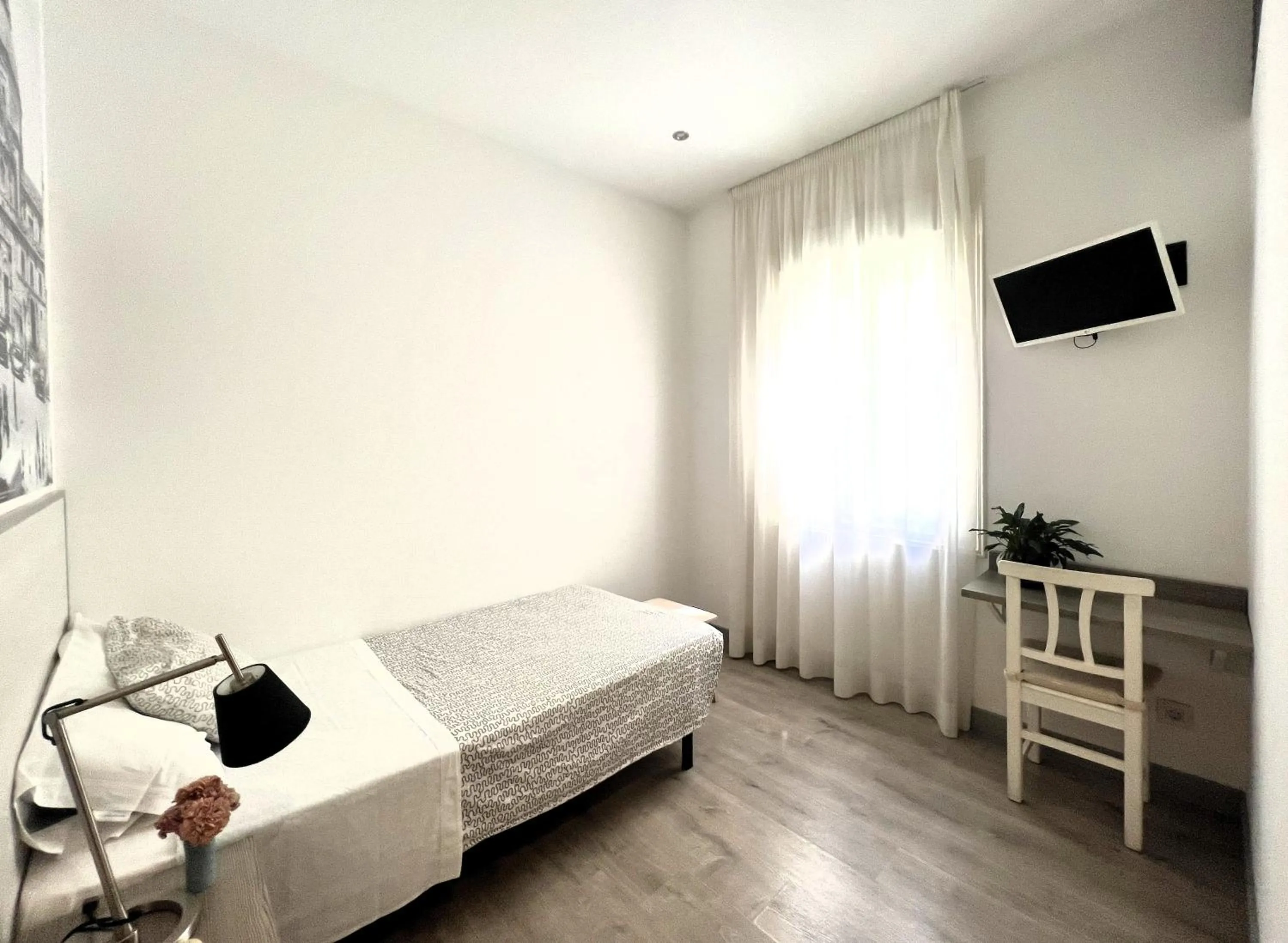 Photo of the whole room, Bed in Hostal San Lorenzo