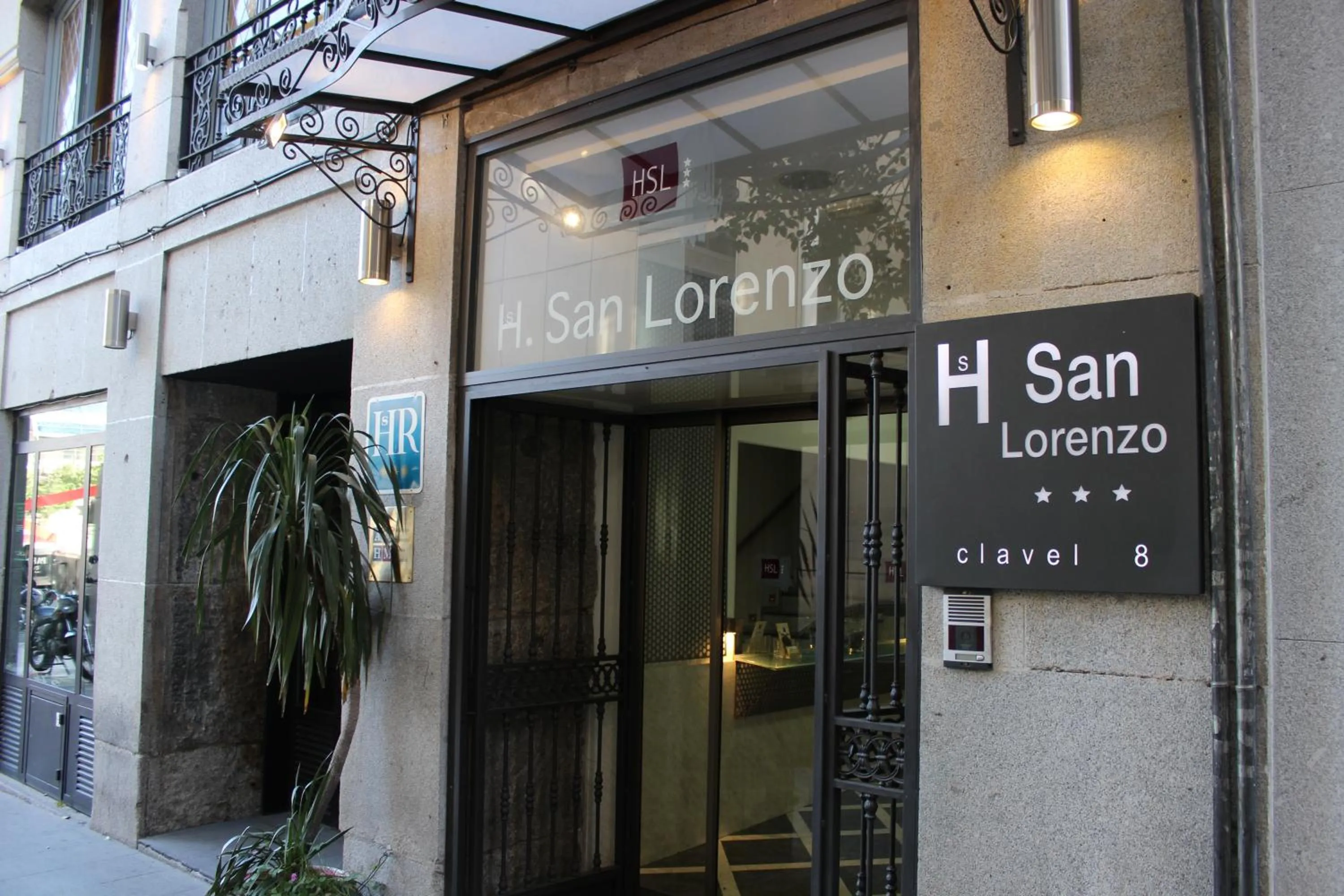 Facade/entrance in Hostal San Lorenzo
