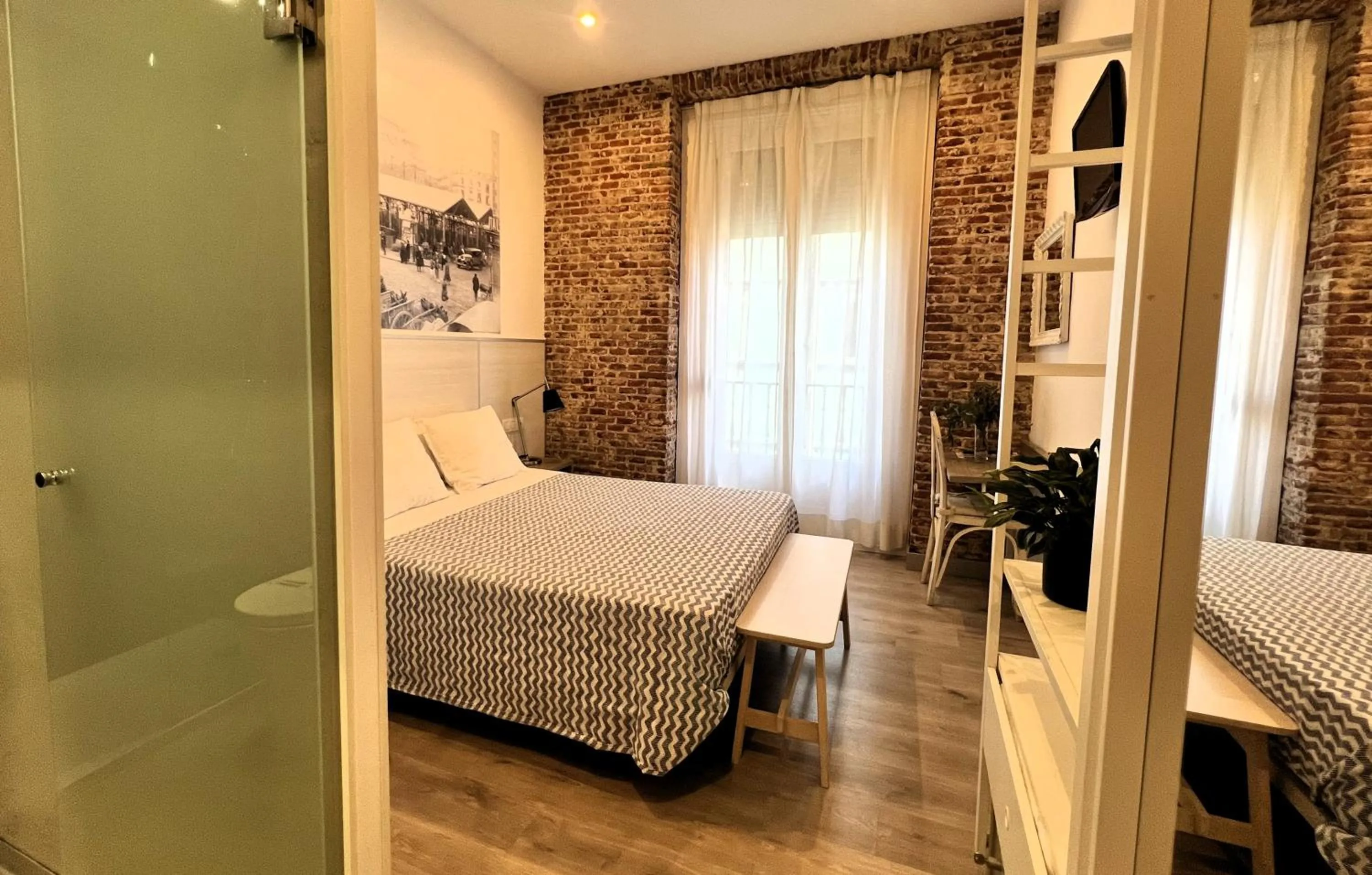 Photo of the whole room, Bed in Hostal San Lorenzo