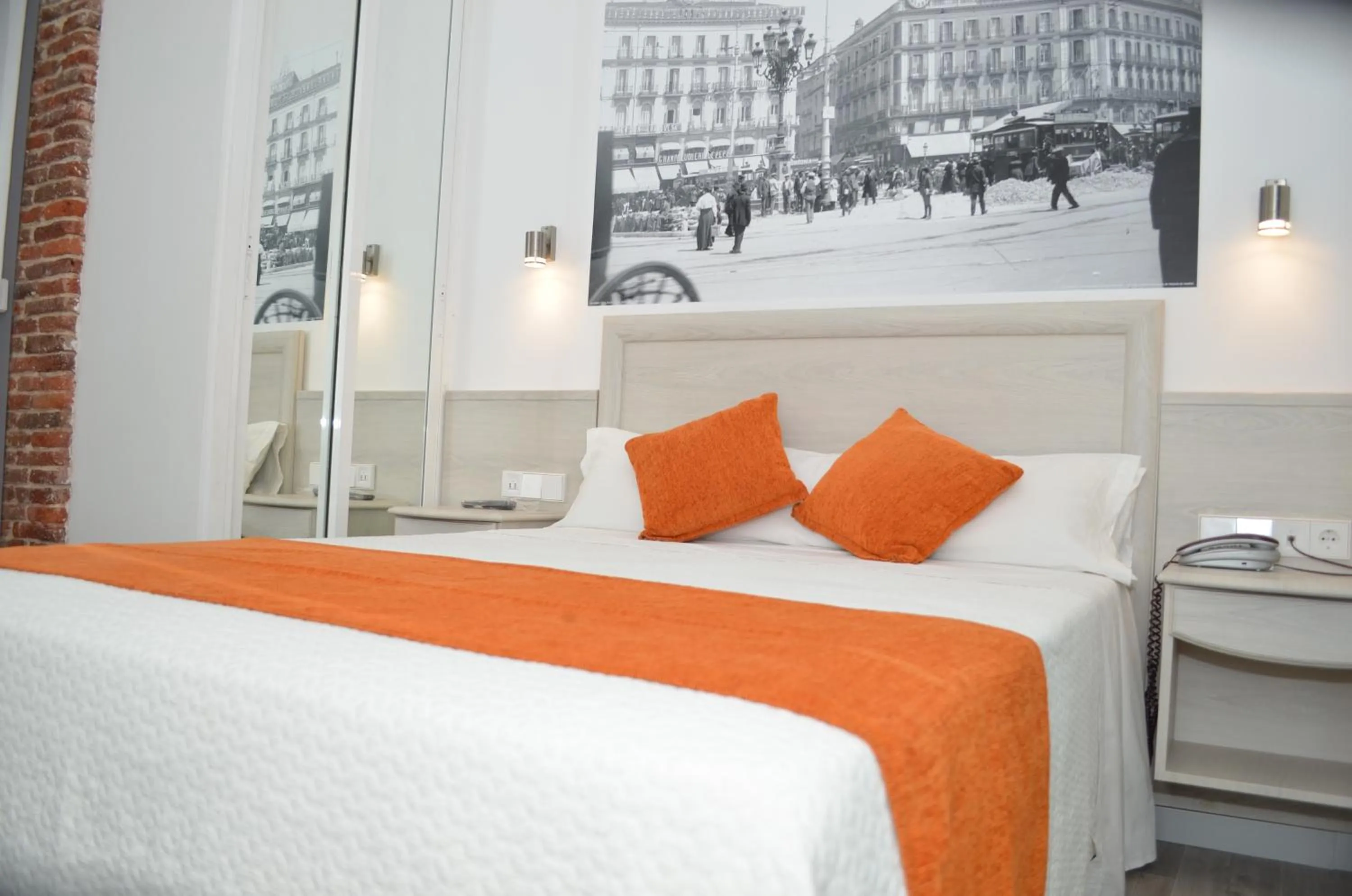 Photo of the whole room, Bed in Hostal San Lorenzo