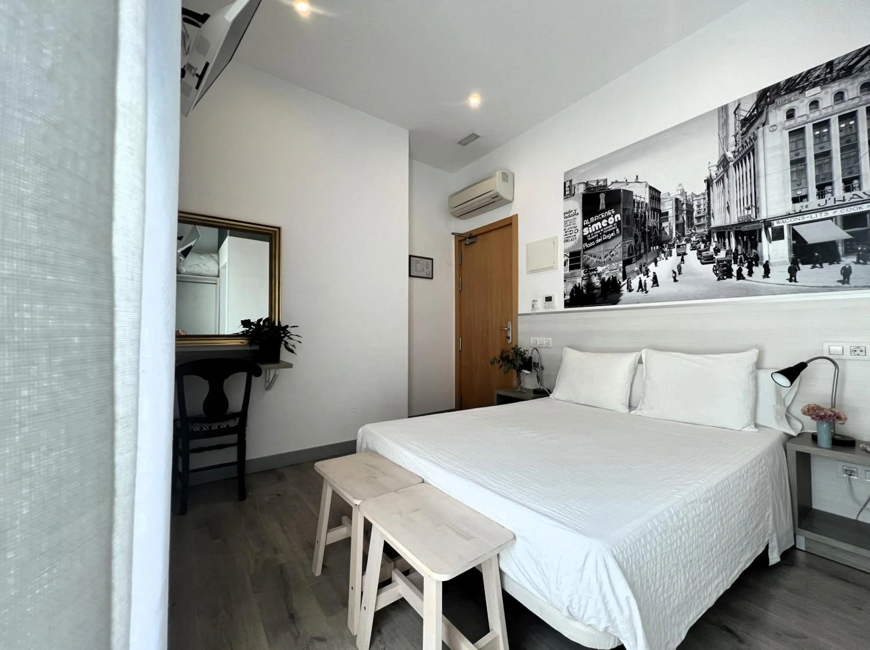 Photo of the whole room, Bed in Hostal San Lorenzo