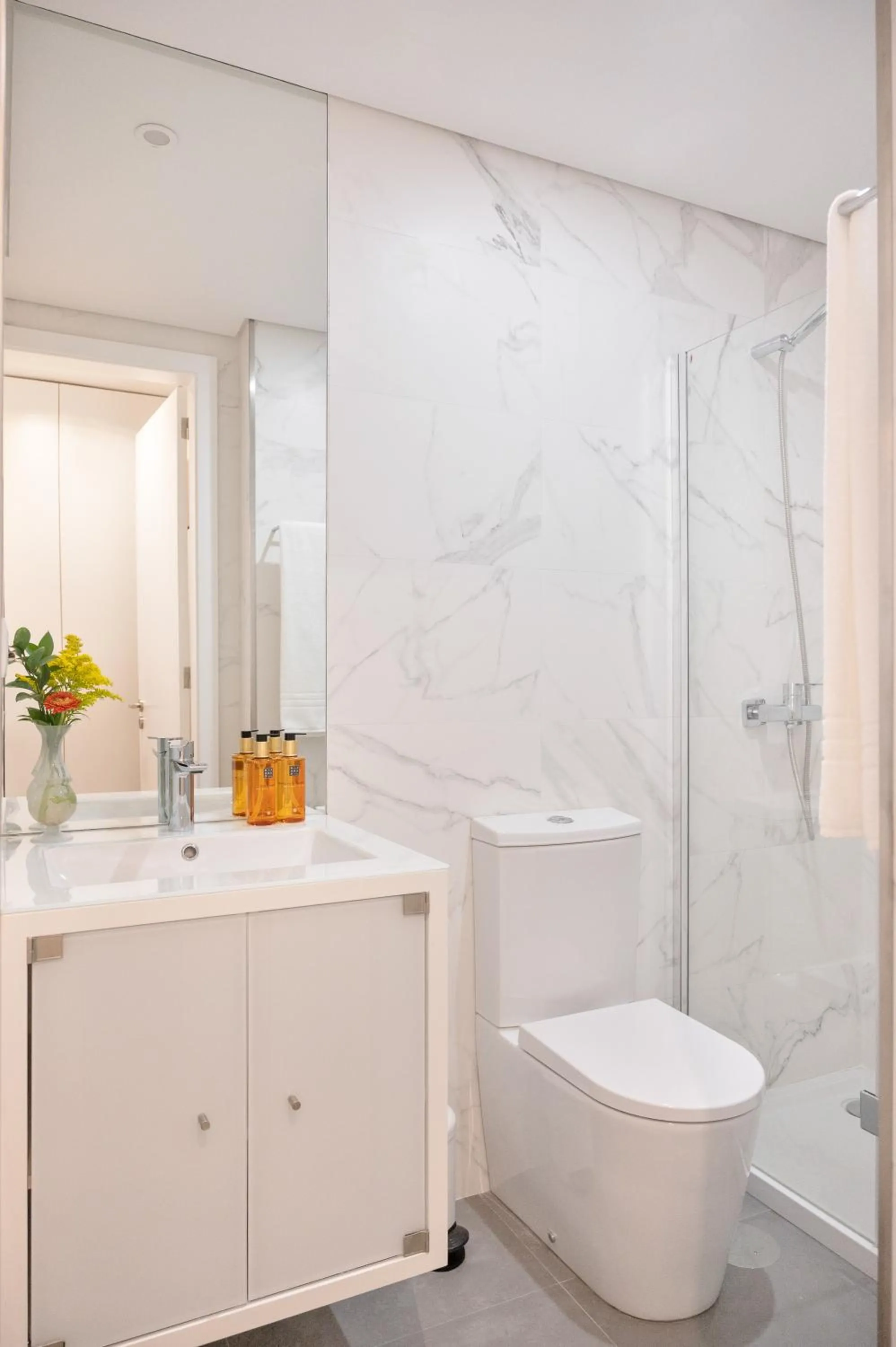 Shower in Wanderlust, by Bolhão Residences