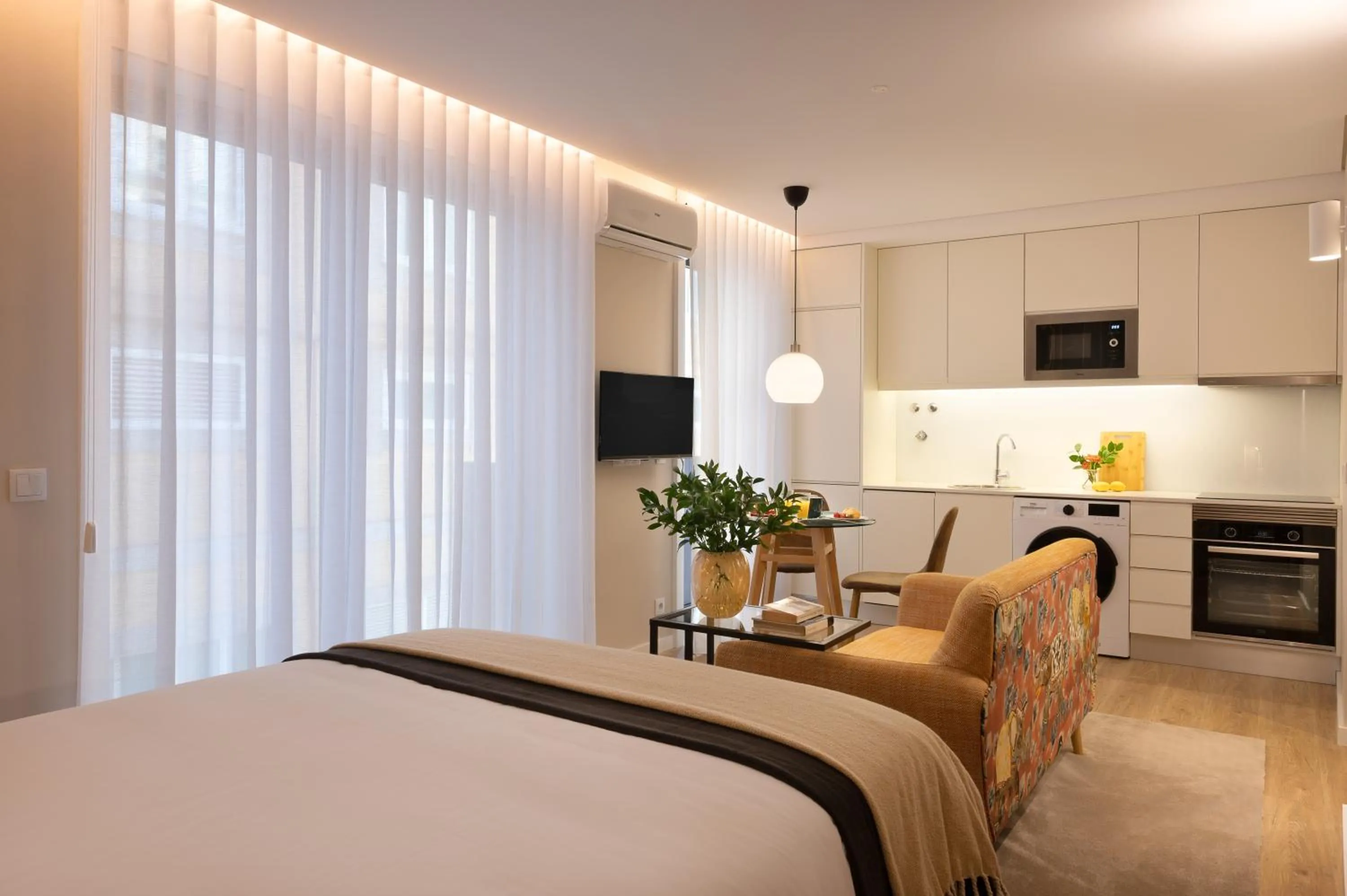 TV and multimedia, Bed in Wanderlust, by Bolhão Residences