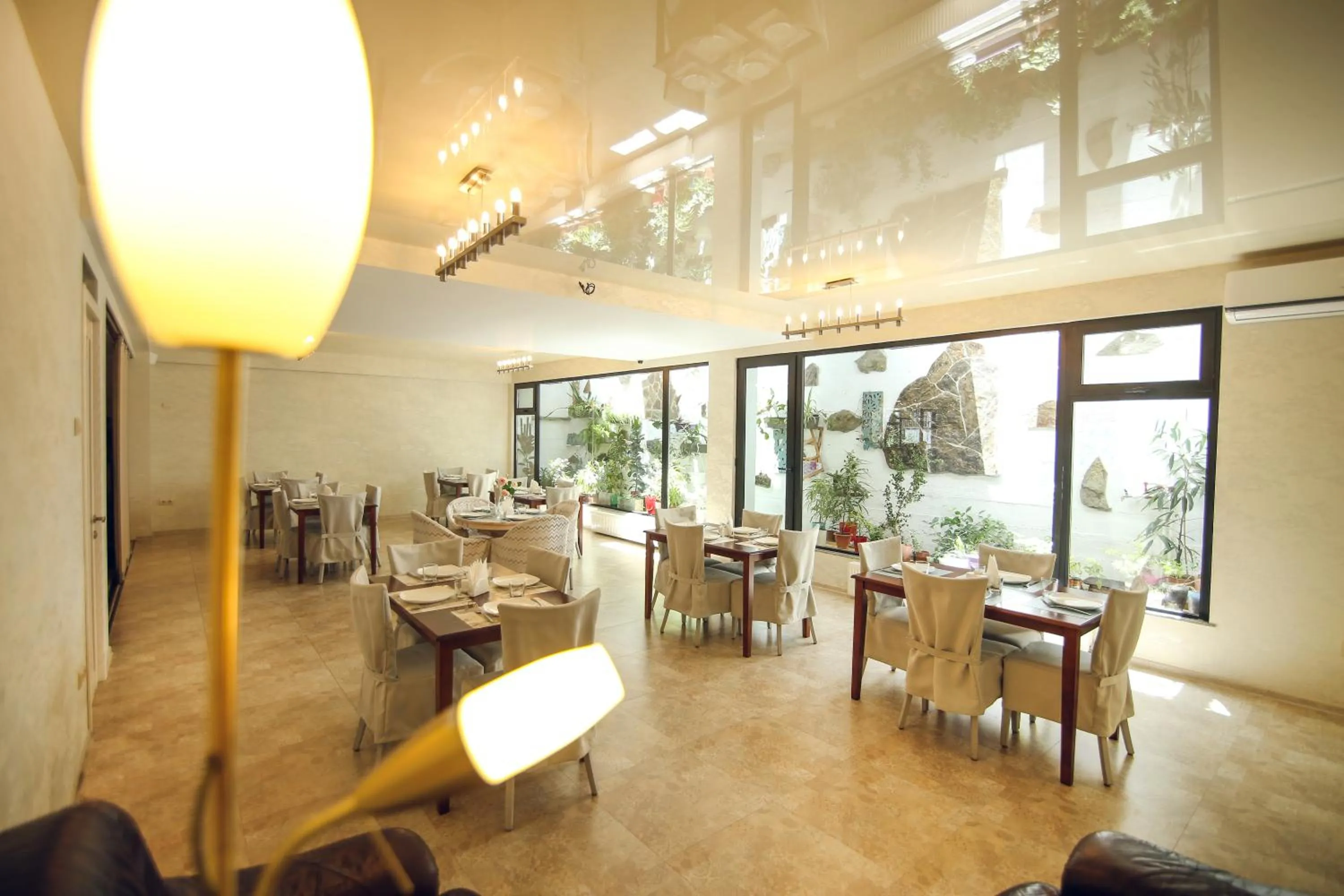 Restaurant/places to eat in Hotel Kera