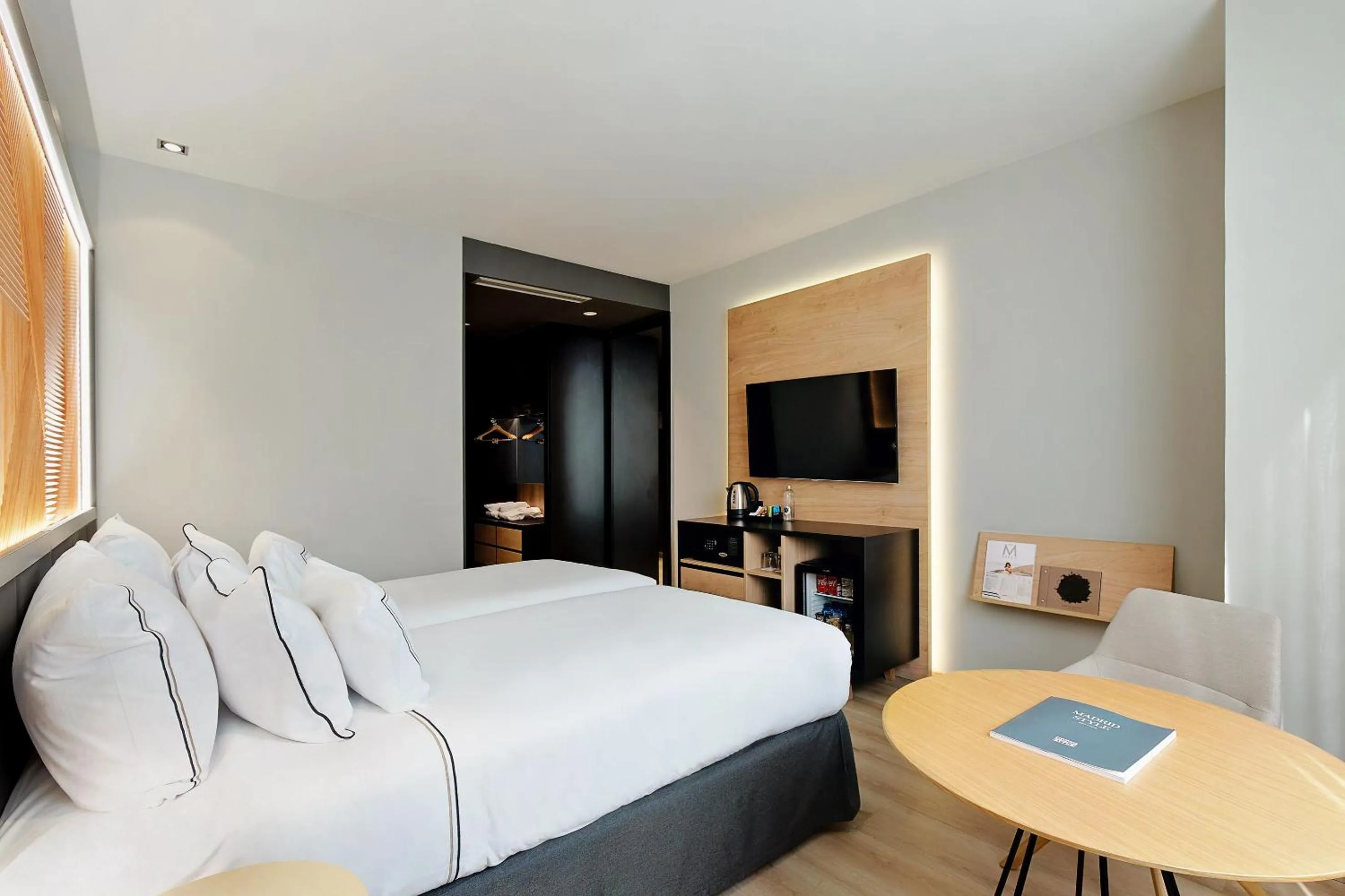 Photo of the whole room, Bed in Melia Avenida de America