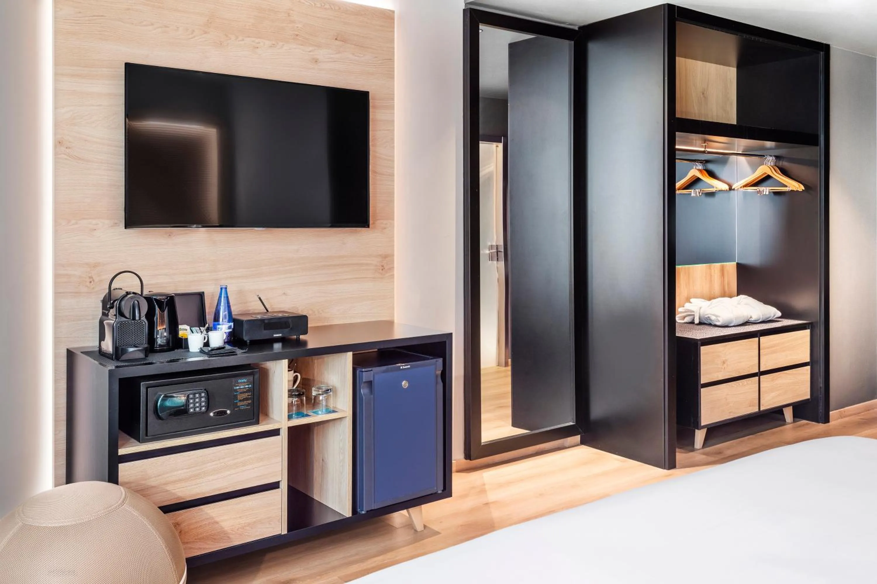 Coffee/tea facilities, Bed in Melia Avenida de America