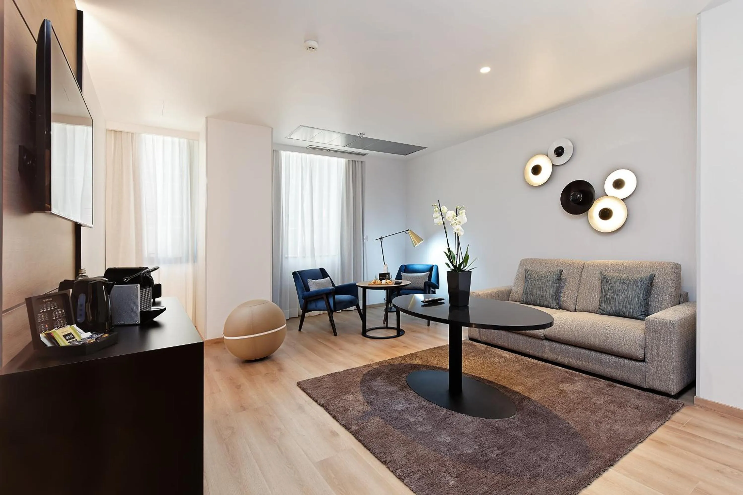 TV and multimedia in Melia Avenida de America