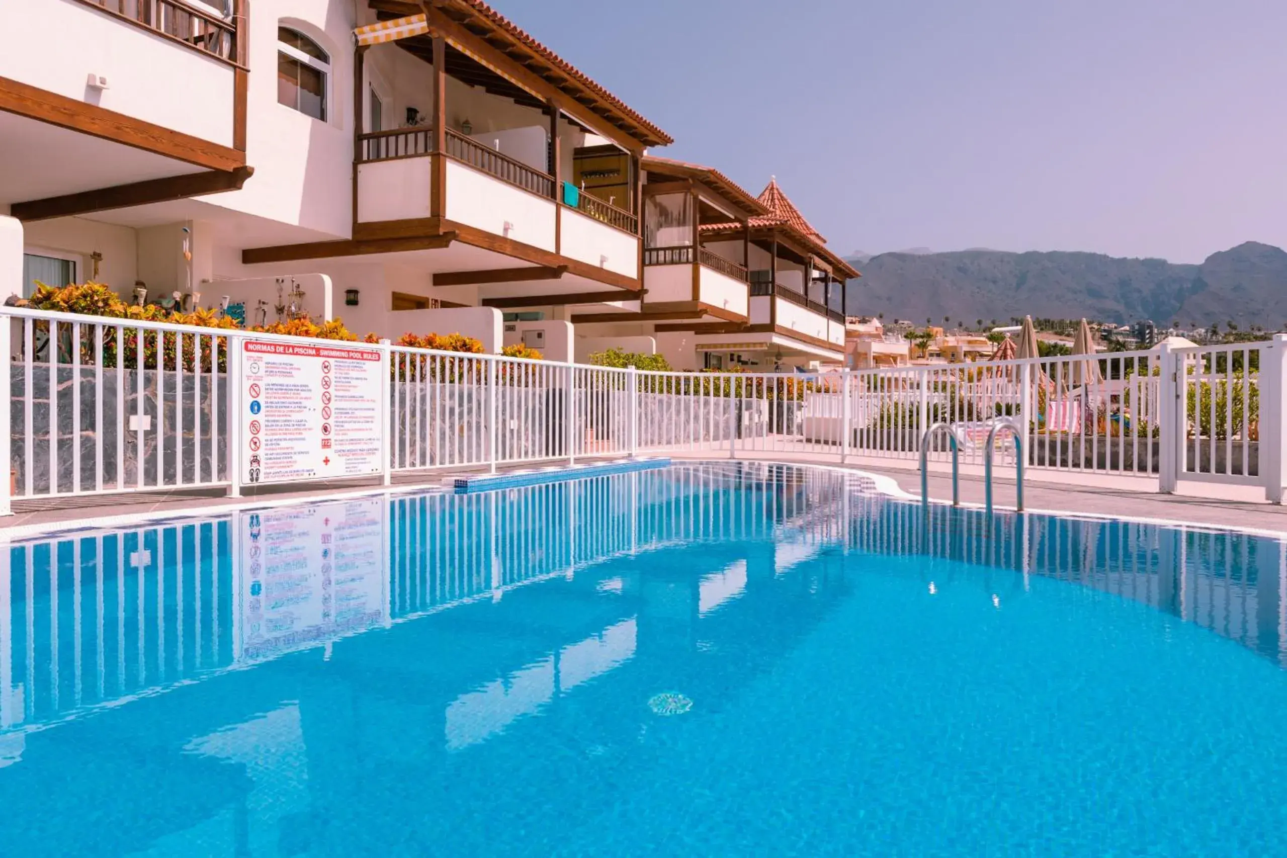 HomeForGuest Apartamento con piscina a 50M del mar en La Caleta HomeForGuest Apartamento con piscina a 50M del mar en La Caleta
