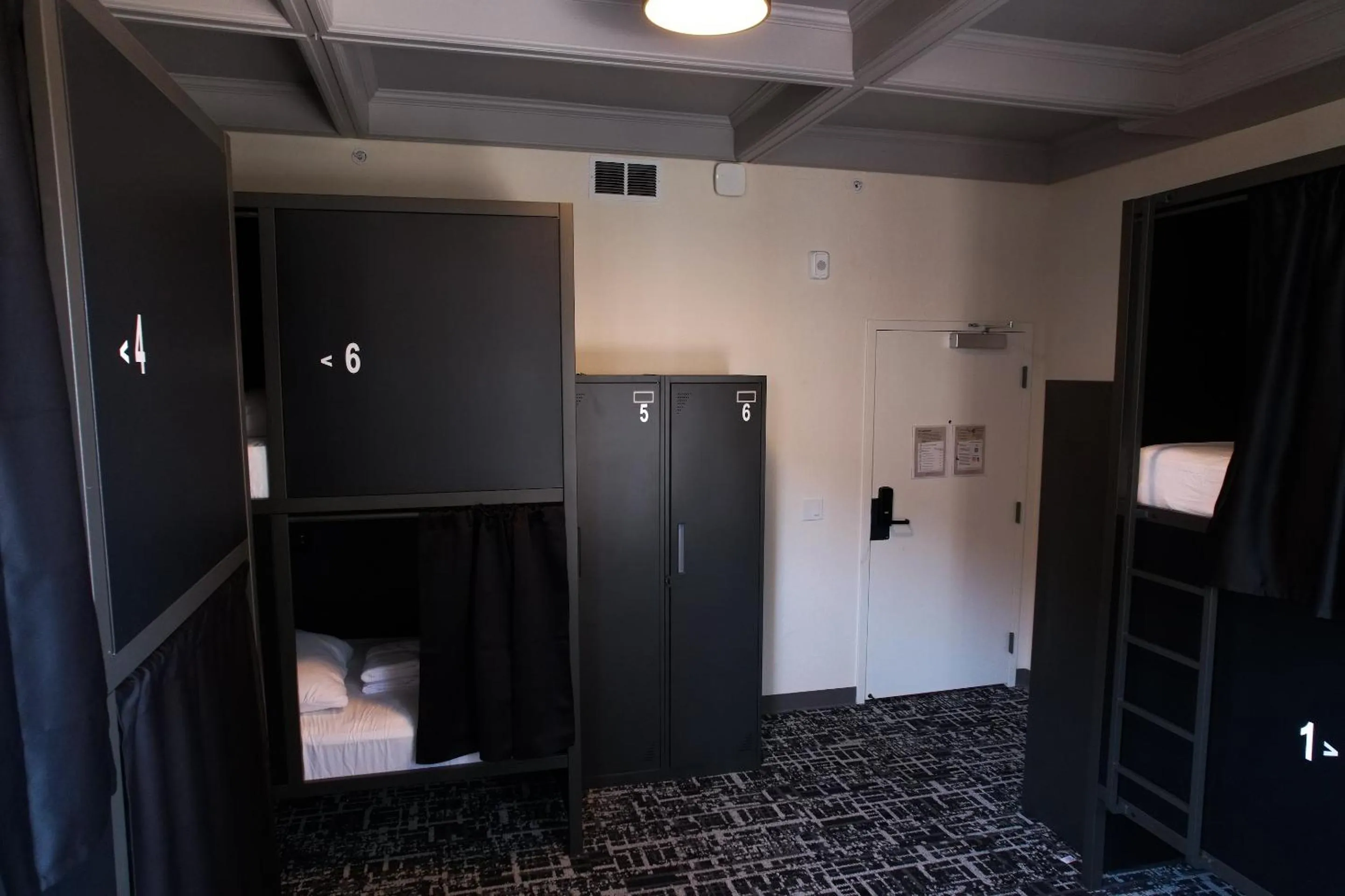 Photo of the whole room in Chapter San Francisco