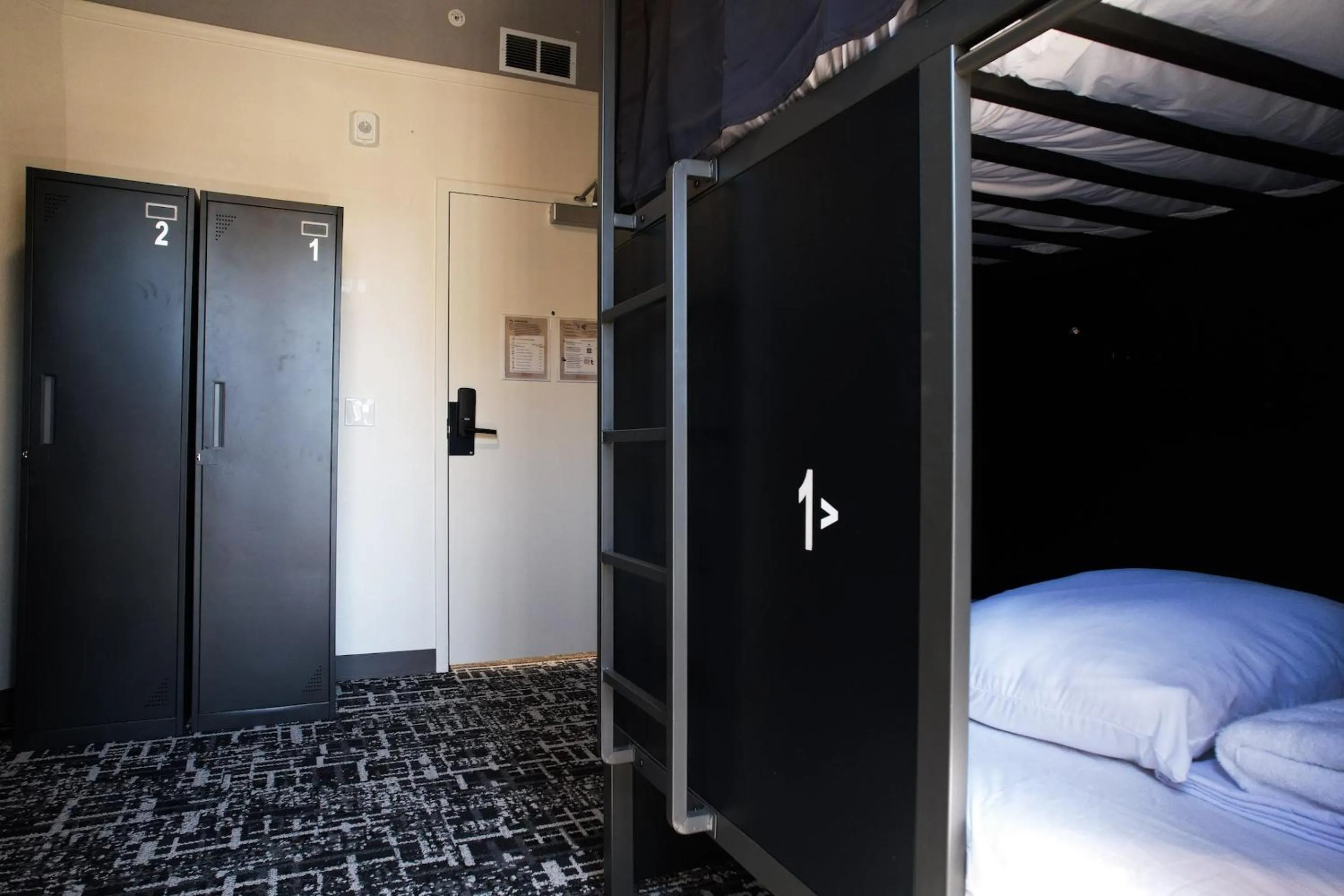 Photo of the whole room, Bed in Chapter San Francisco