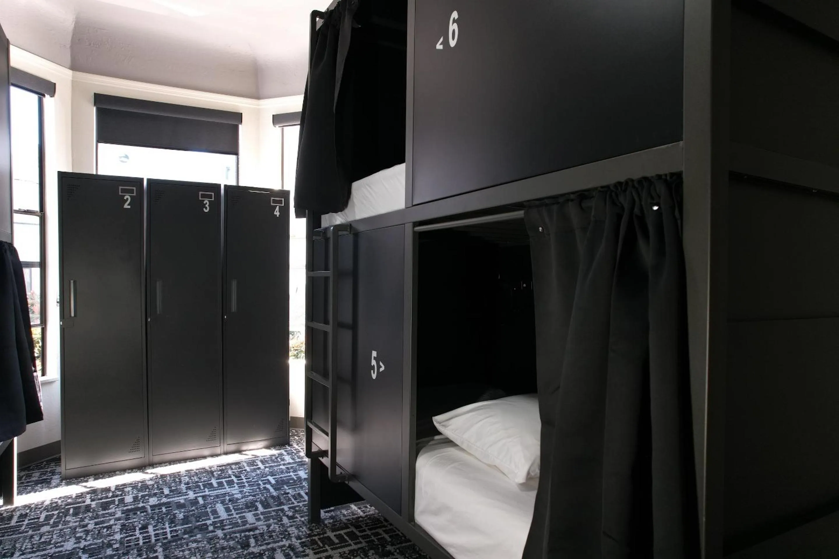 Photo of the whole room, Bed in Chapter San Francisco