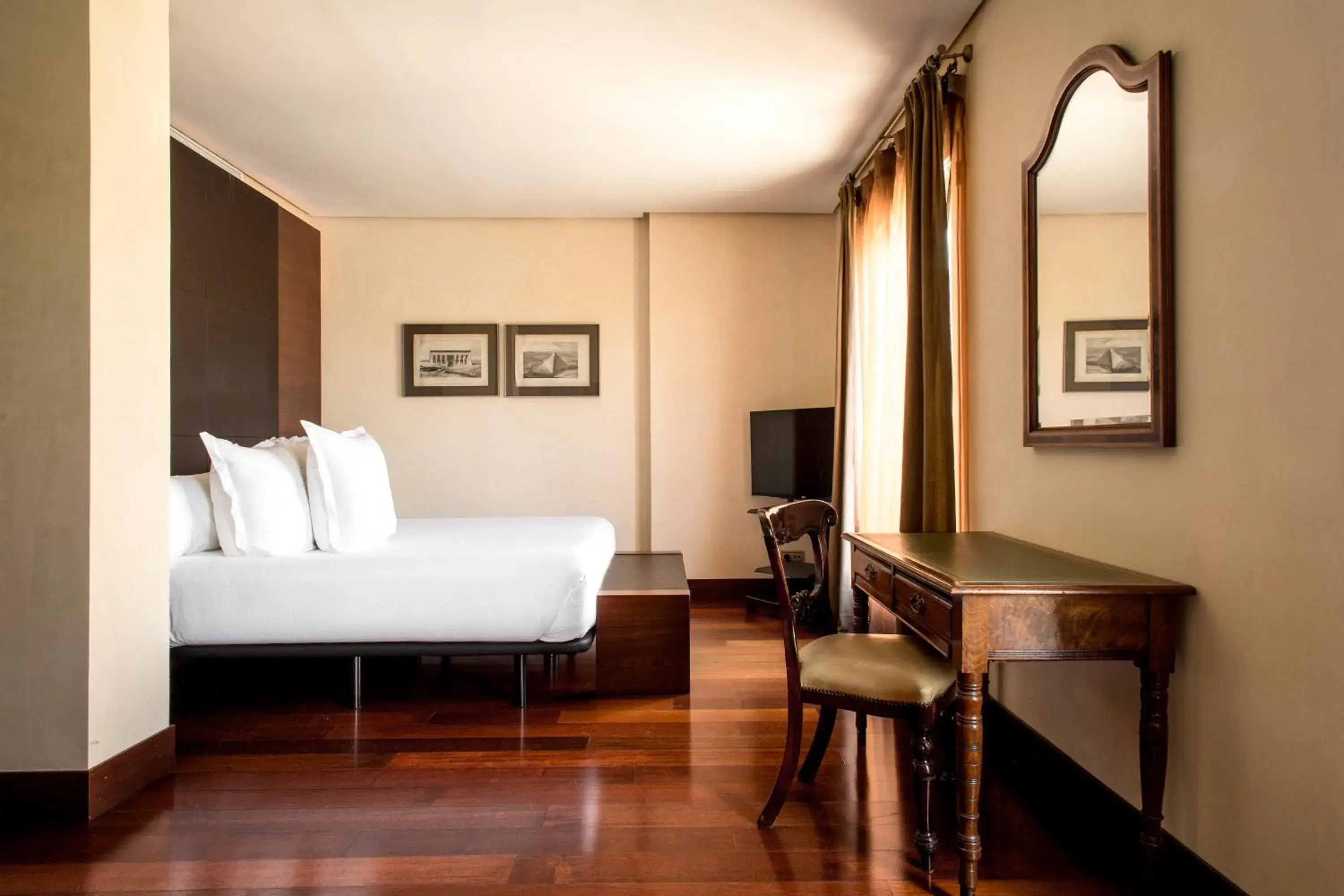 Bedroom, Bed in Hotel Villa Real, a member of Preferred Hotels & Resorts Bedroom, Bed in Hotel Villa Real, a member of Preferred Hotels & Resorts