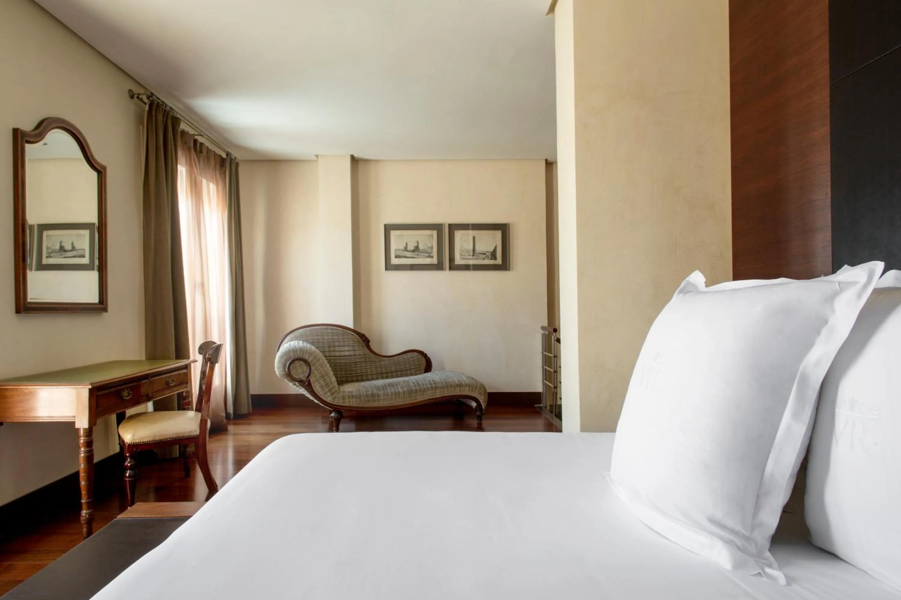 Bedroom, Bed in Hotel Villa Real, a member of Preferred Hotels & Resorts