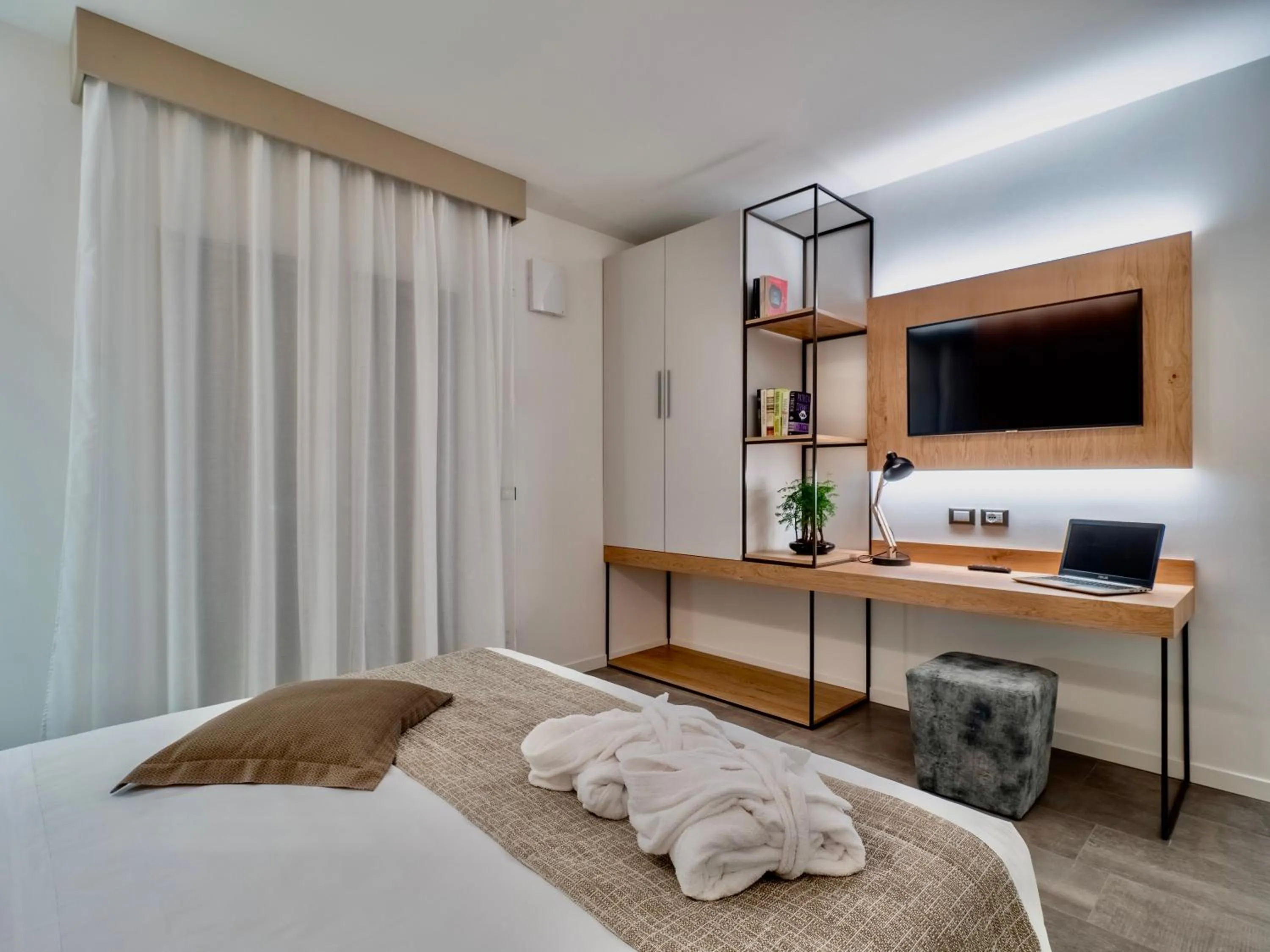 Bed in Venice Green Residence