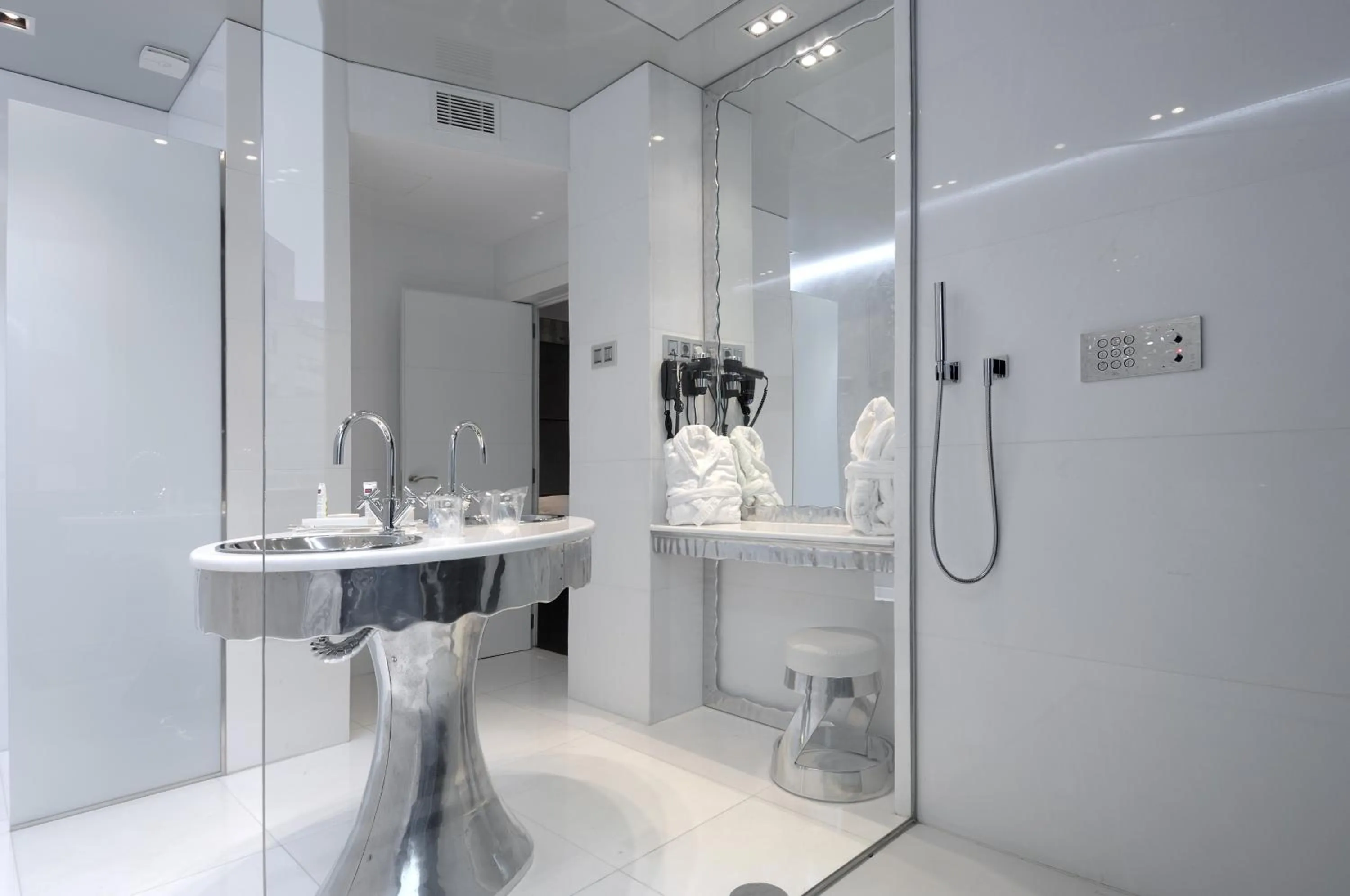 Bathroom in Inhala Hotel Garden