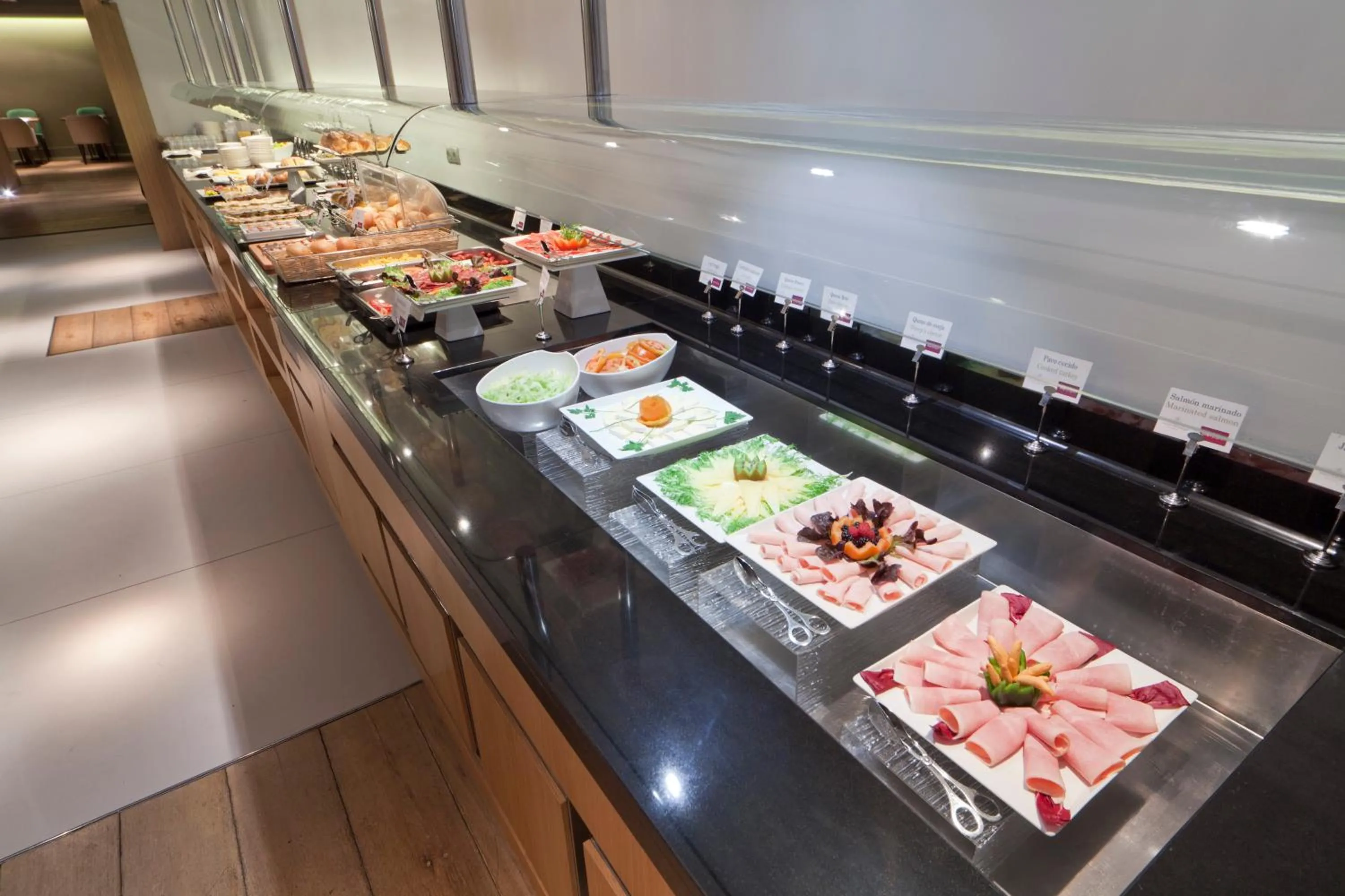 Restaurant/places to eat in Inhala Hotel Garden