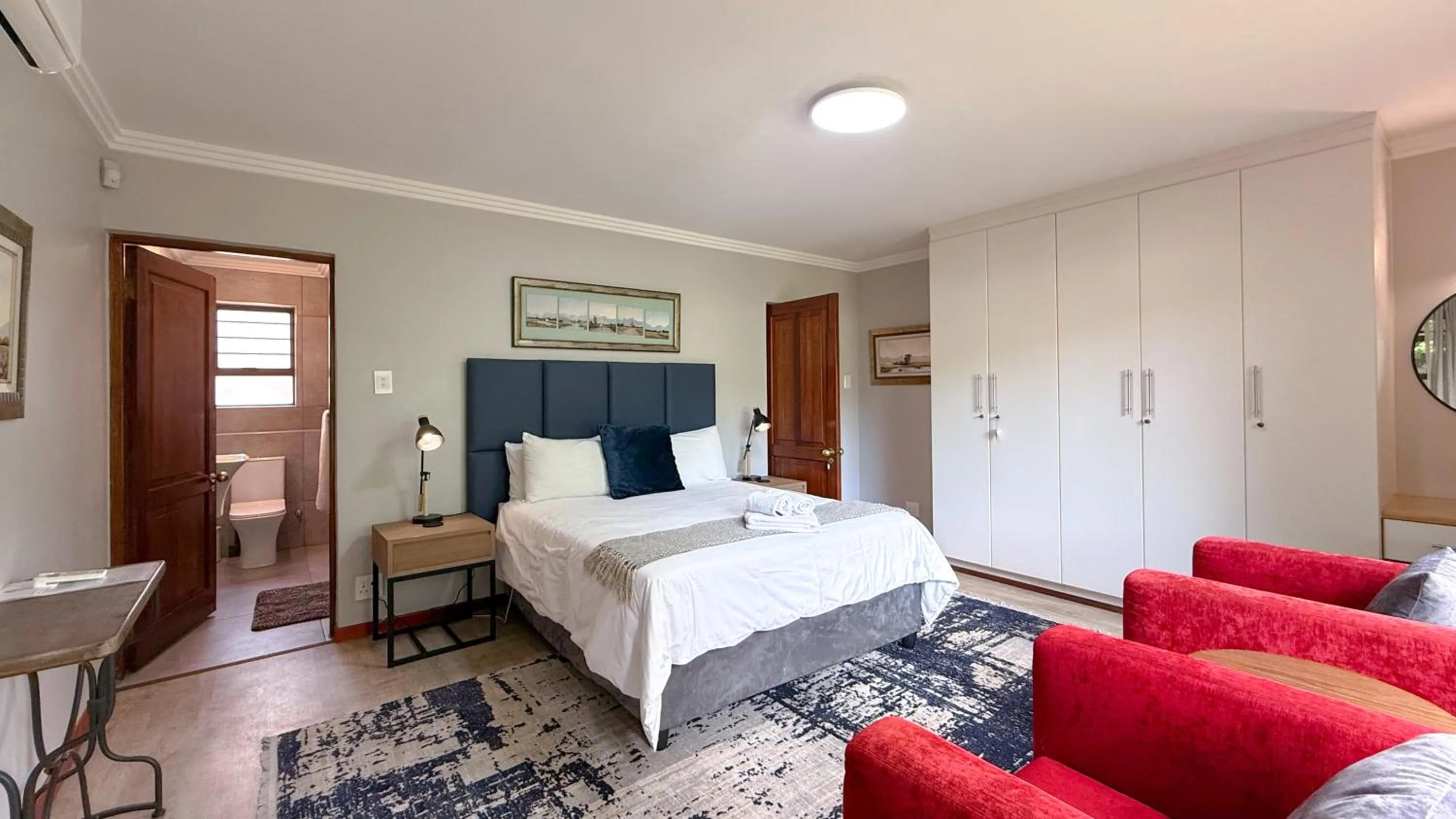 Bedroom, Bed in Titanic View - Place of Peace