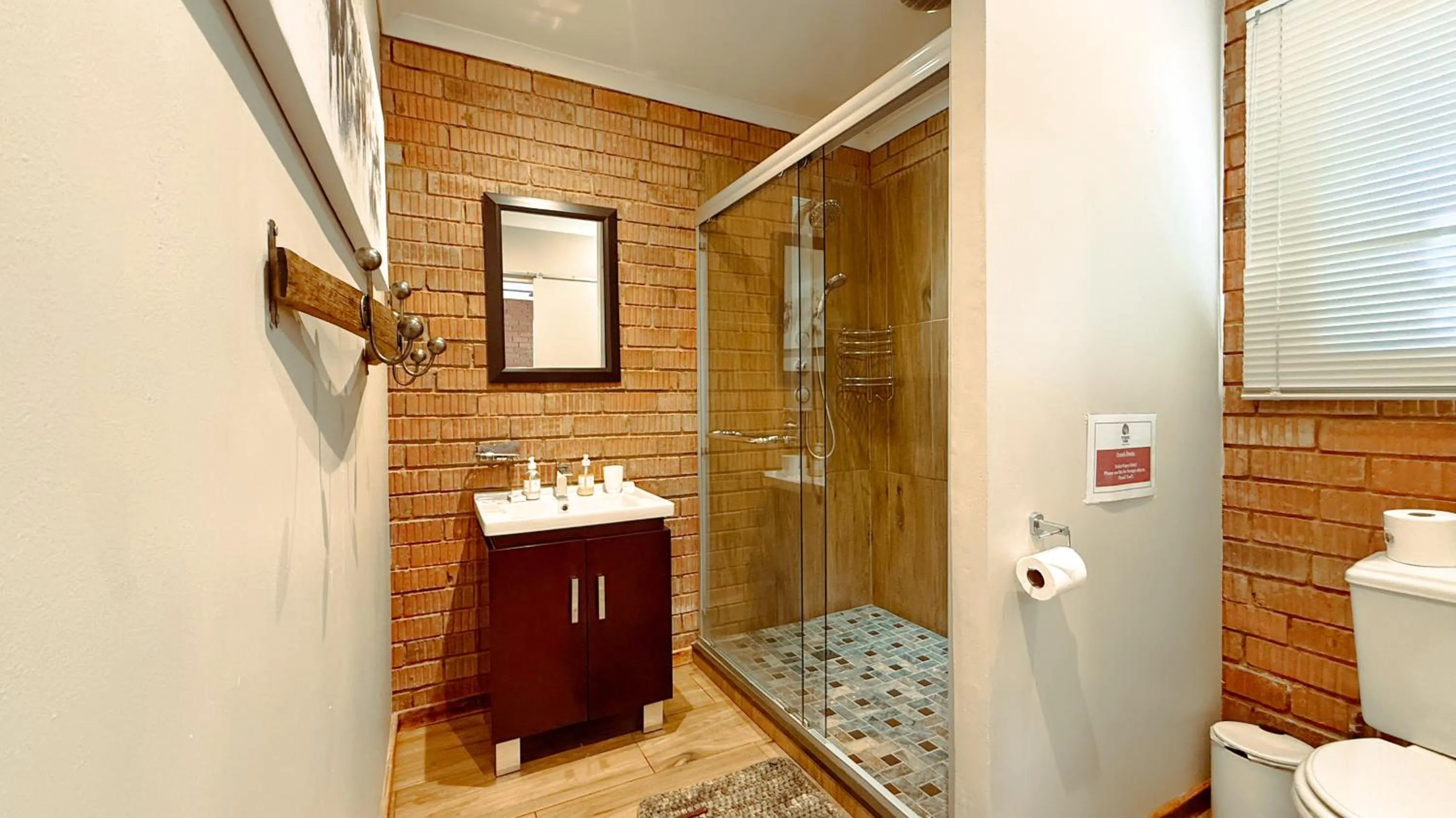 Bathroom in Titanic View - Place of Peace