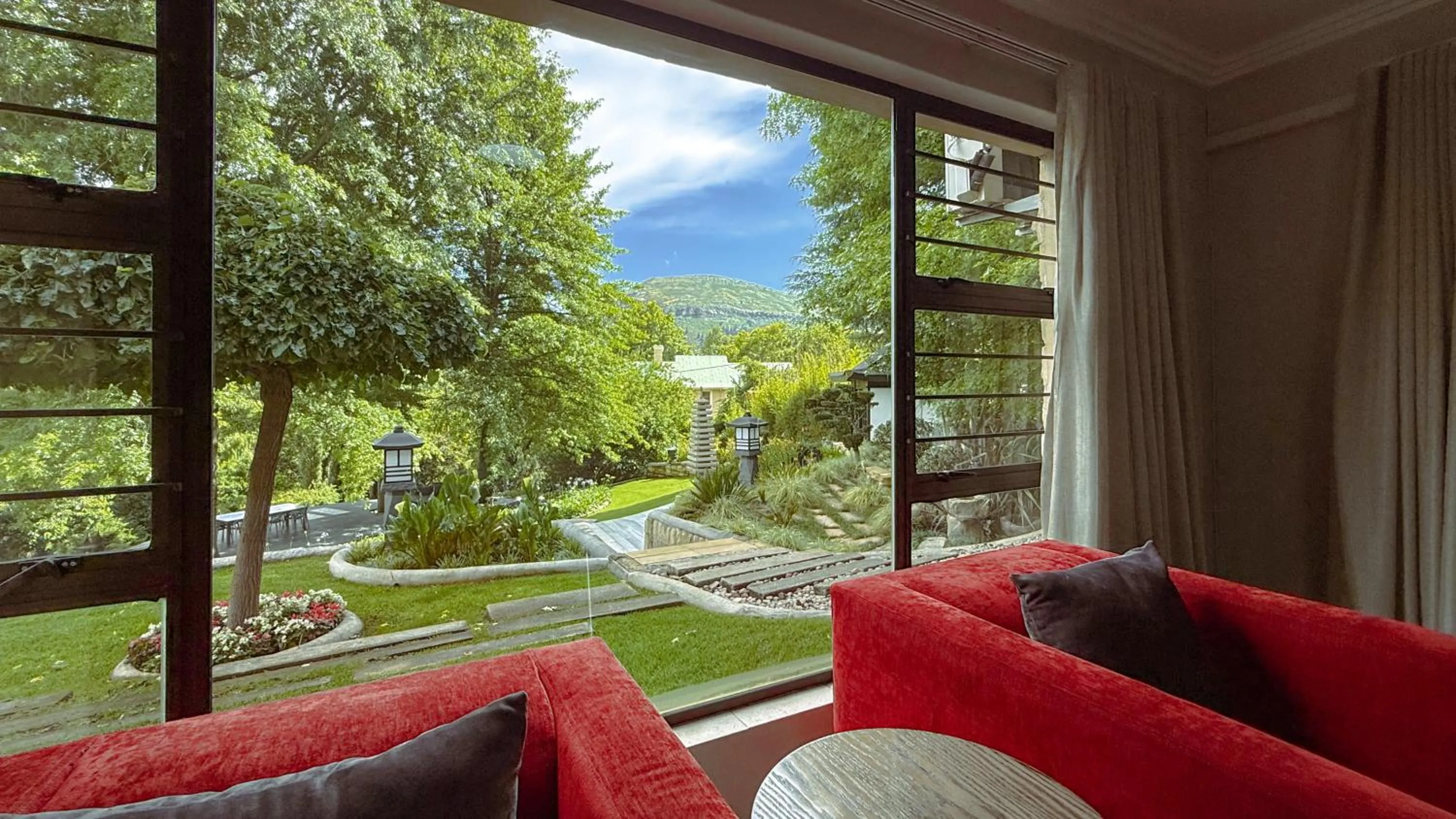 Garden view in Titanic View - Place of Peace