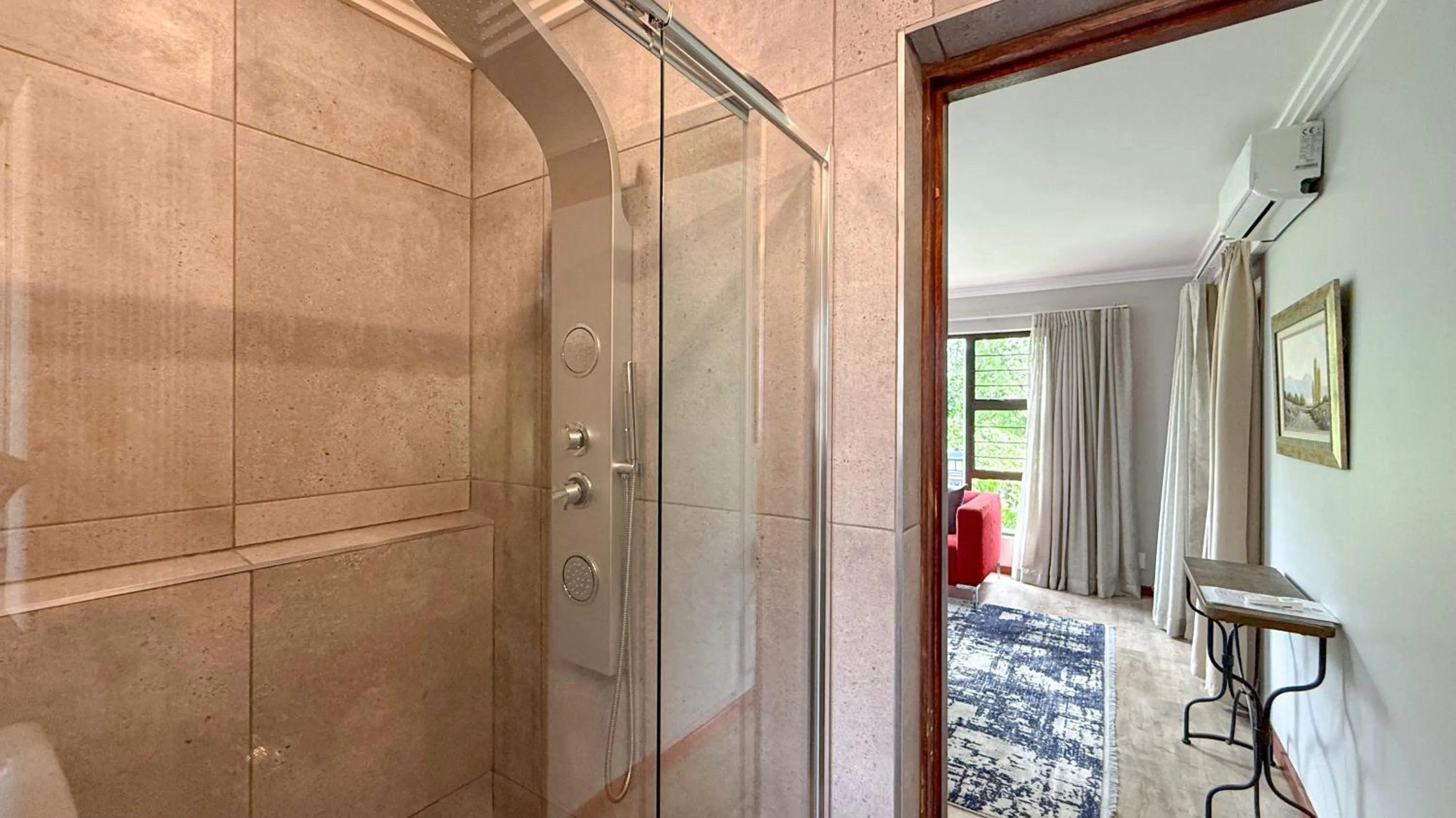 Shower in Titanic View - Place of Peace