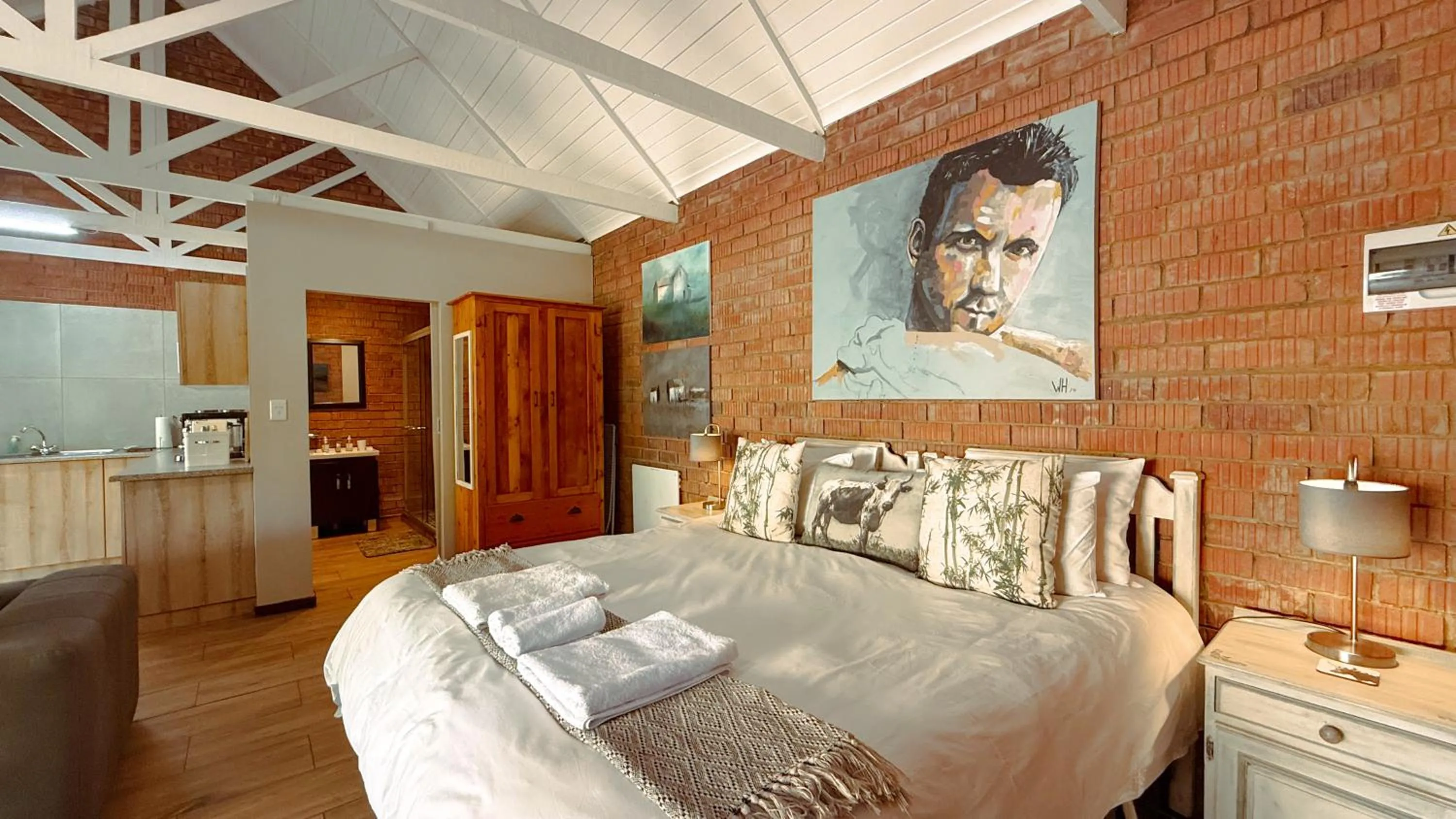Bed in Titanic View - Place of Peace