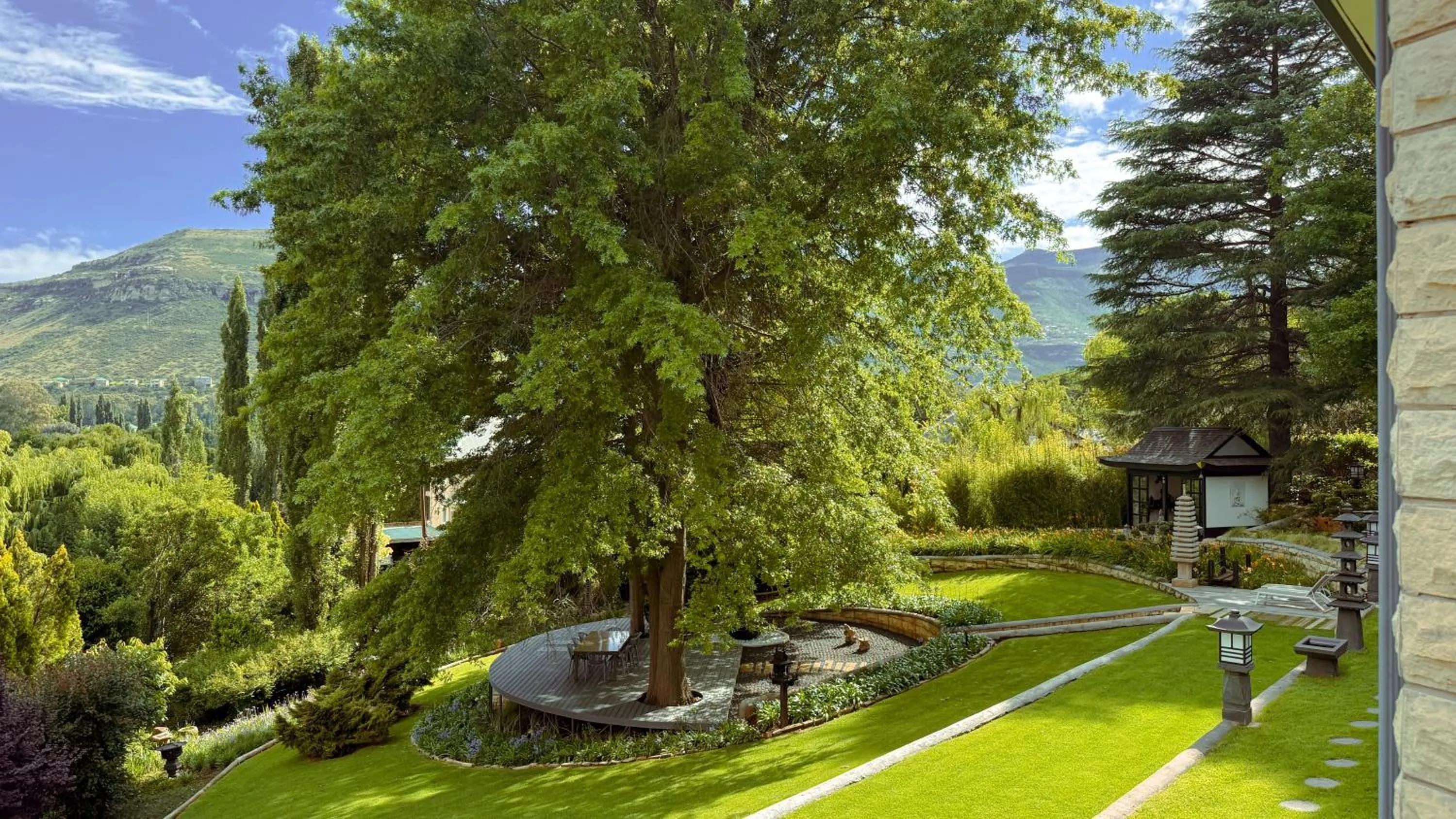 Garden view in Titanic View - Place of Peace