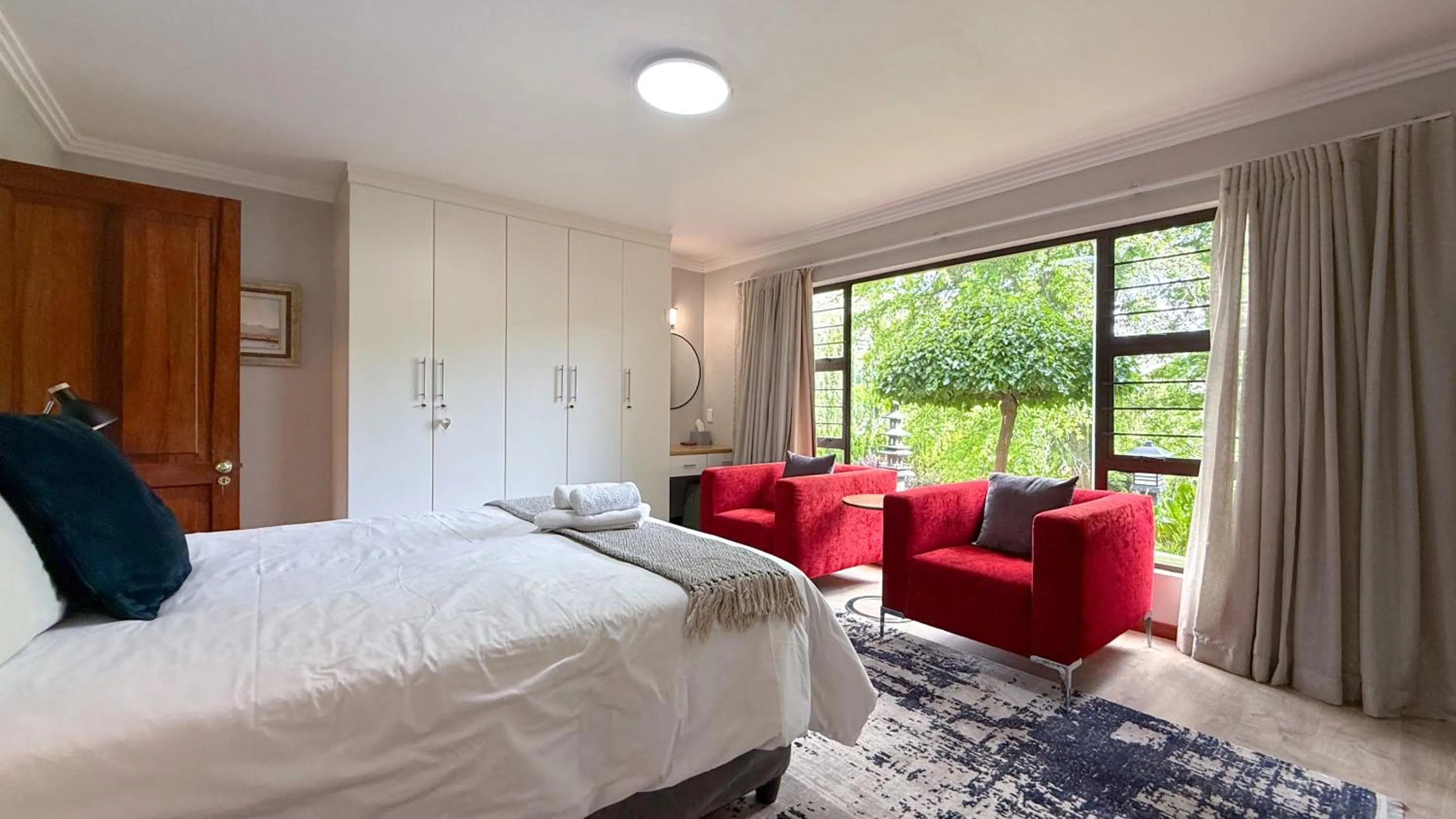 Bedroom, Bed in Titanic View - Place of Peace
