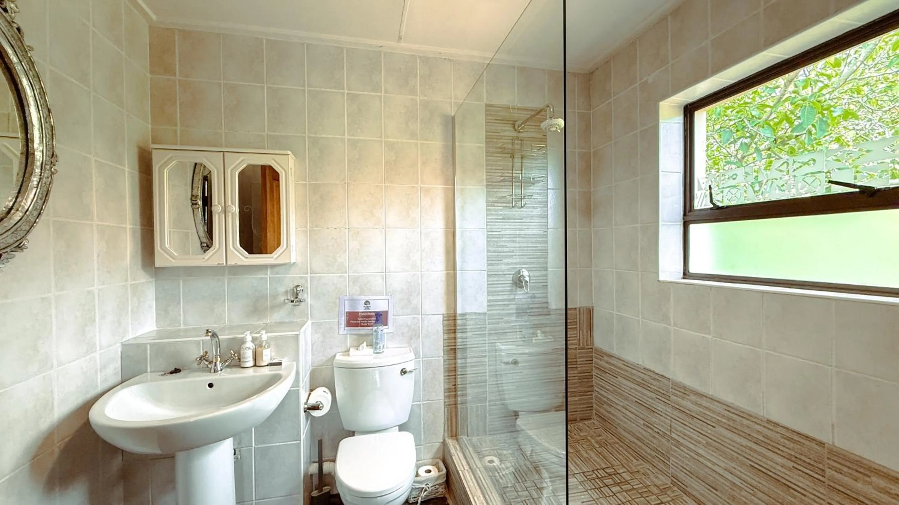 Bathroom in Titanic View - Place of Peace