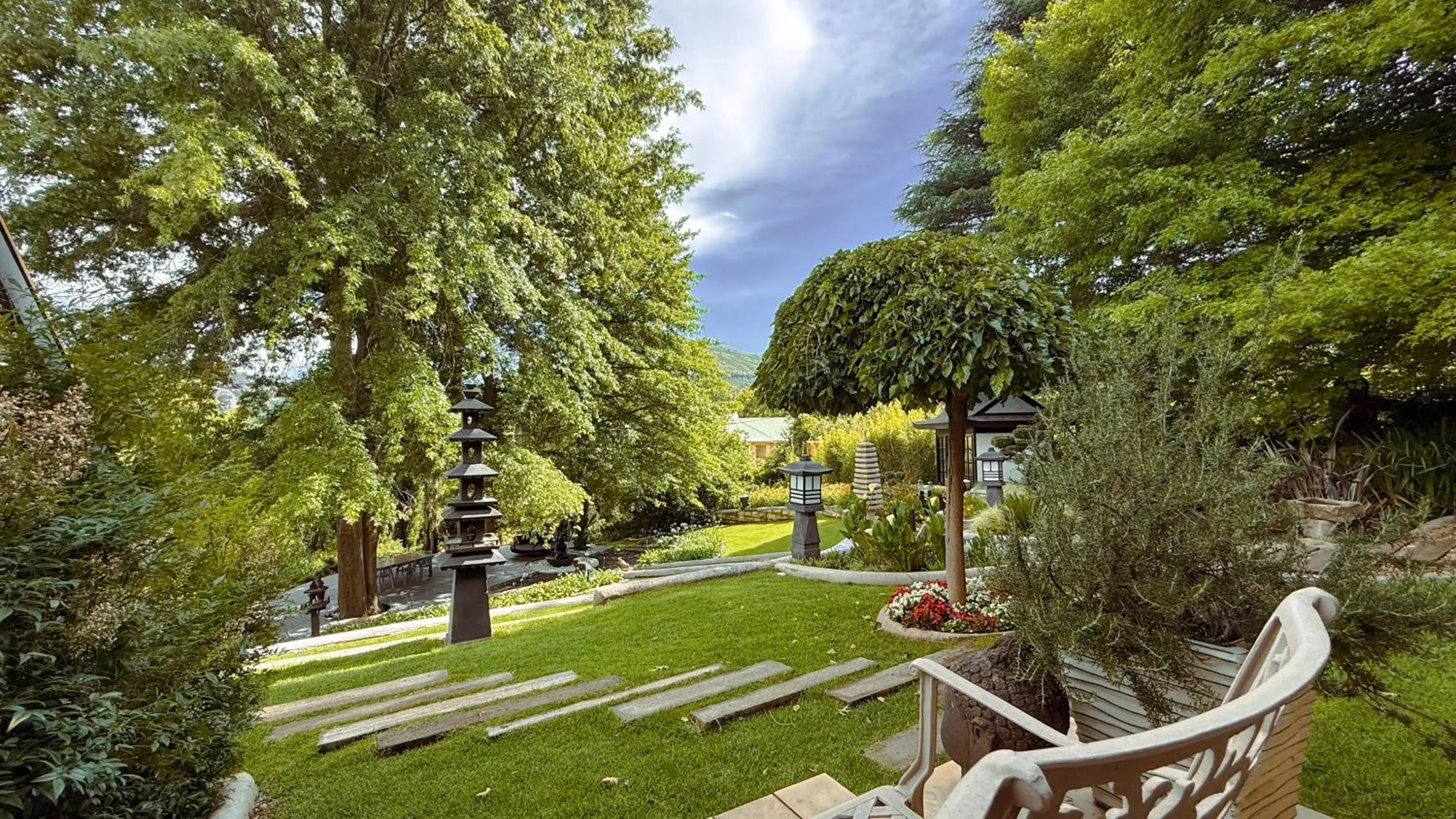 Garden view in Titanic View - Place of Peace