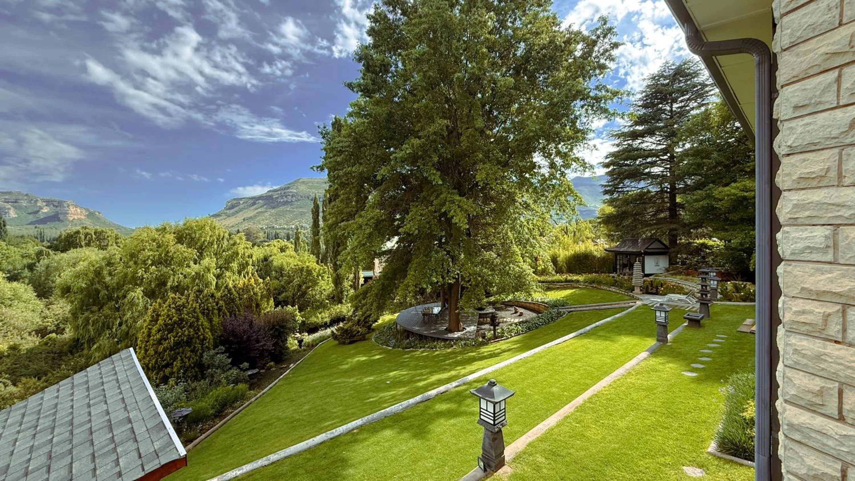 Garden view in Titanic View - Place of Peace