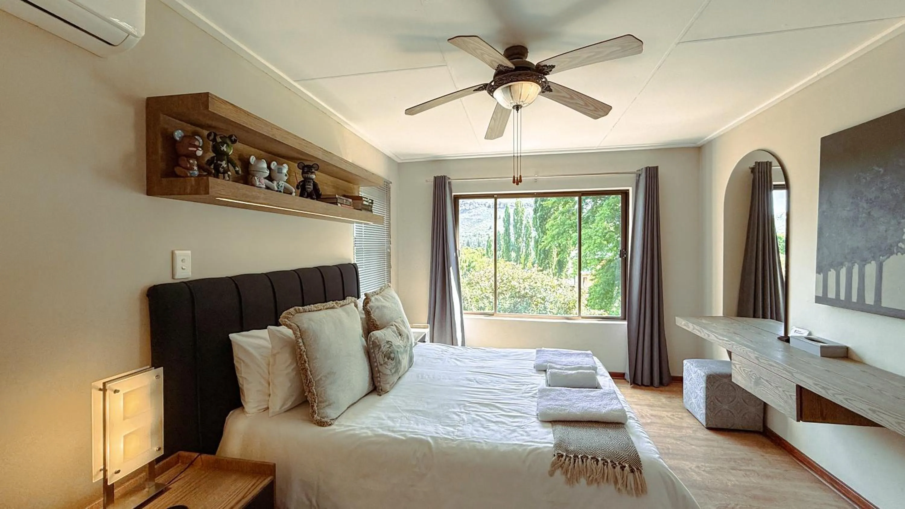 Bedroom, Bed in Titanic View - Place of Peace