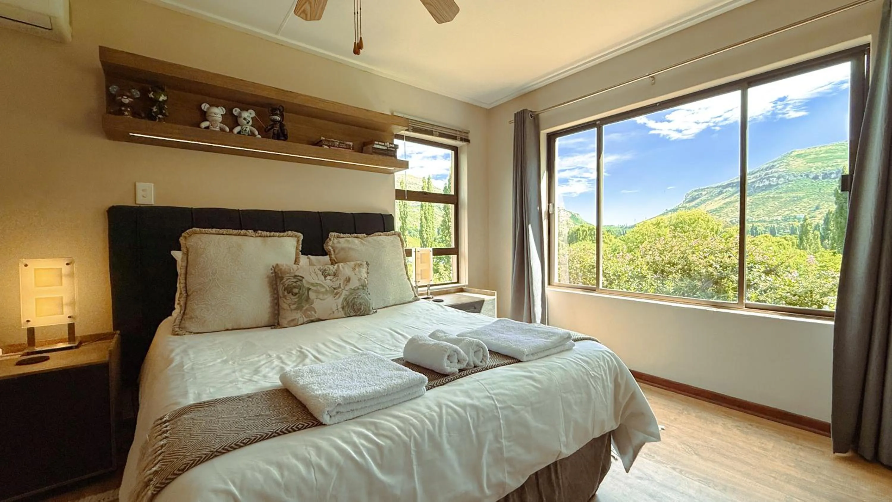 Bedroom, Bed in Titanic View - Place of Peace