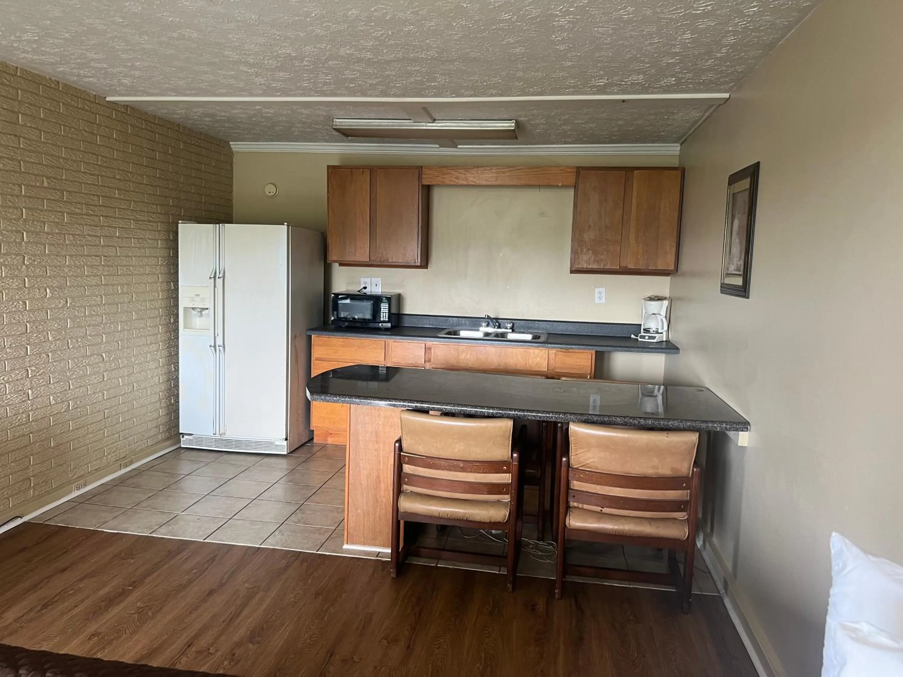 Kitchen or kitchenette in Towne inn