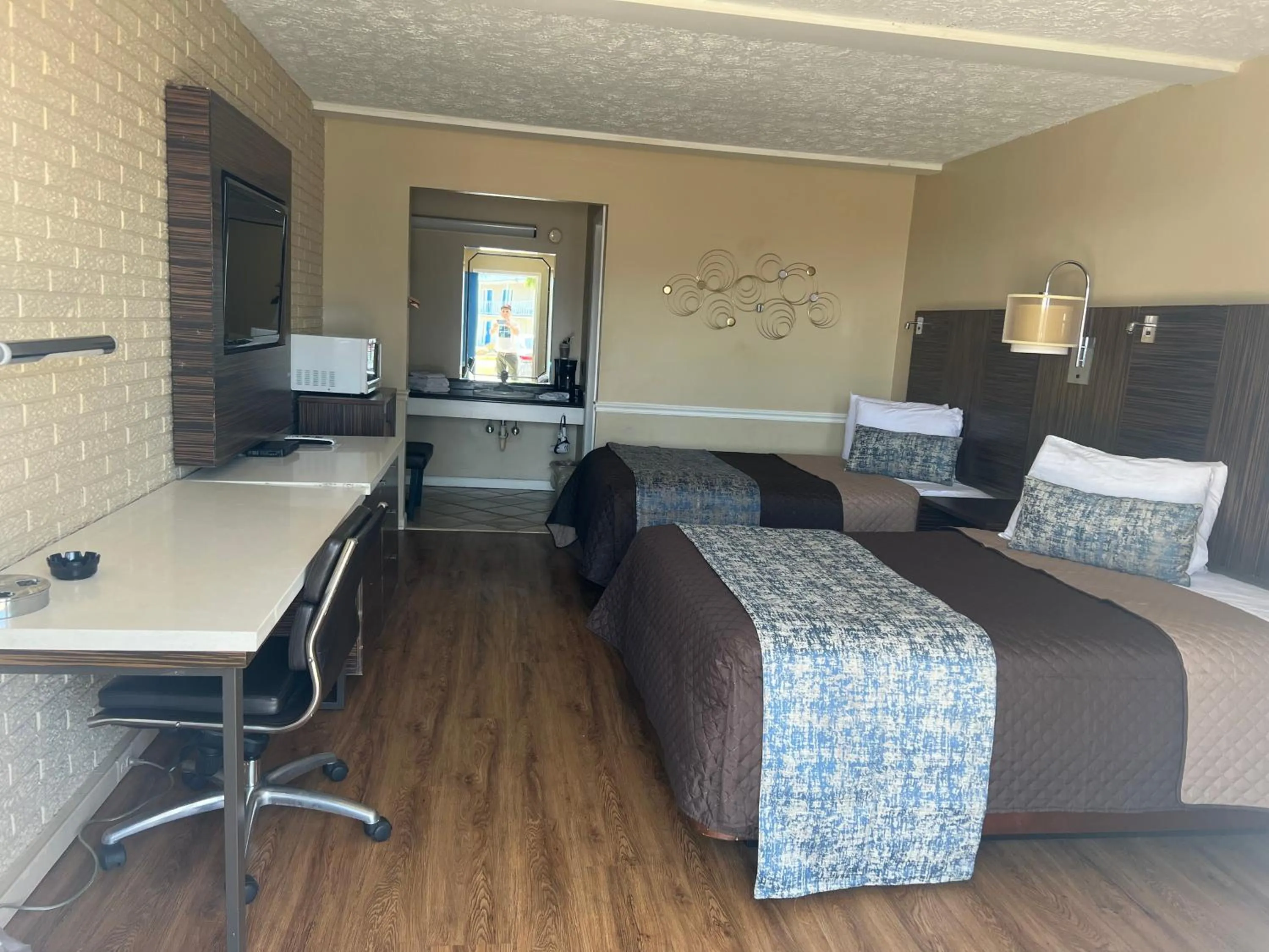 Photo of the whole room, Bed in Towne inn