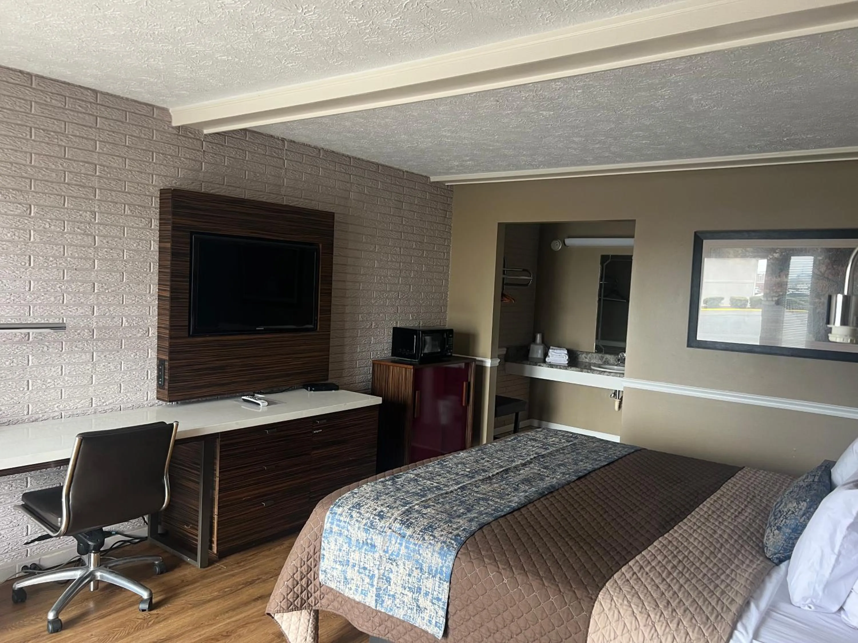 TV and multimedia, Bed in Towne inn