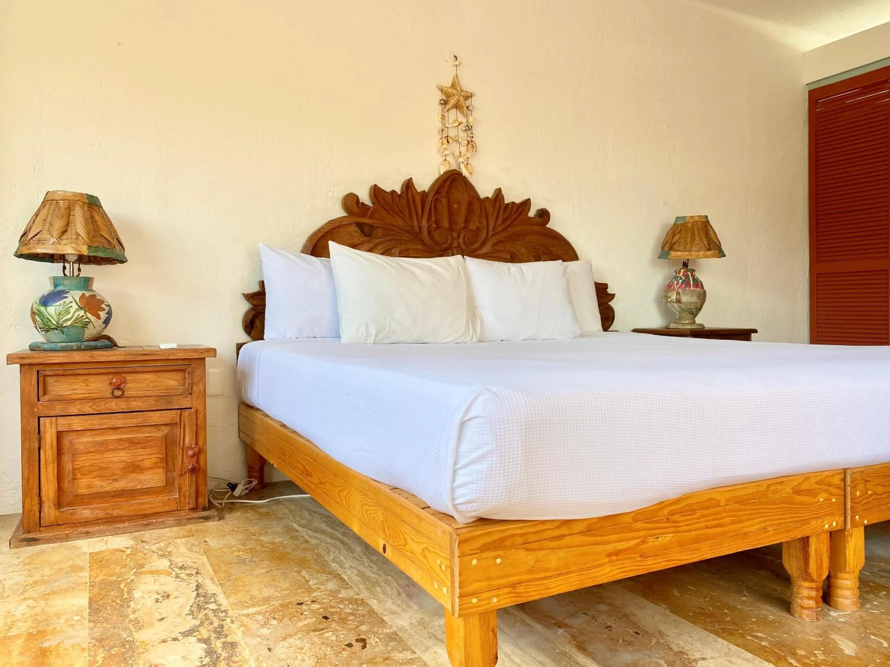 Bedroom, Bed in Villas Tropical By Andiani