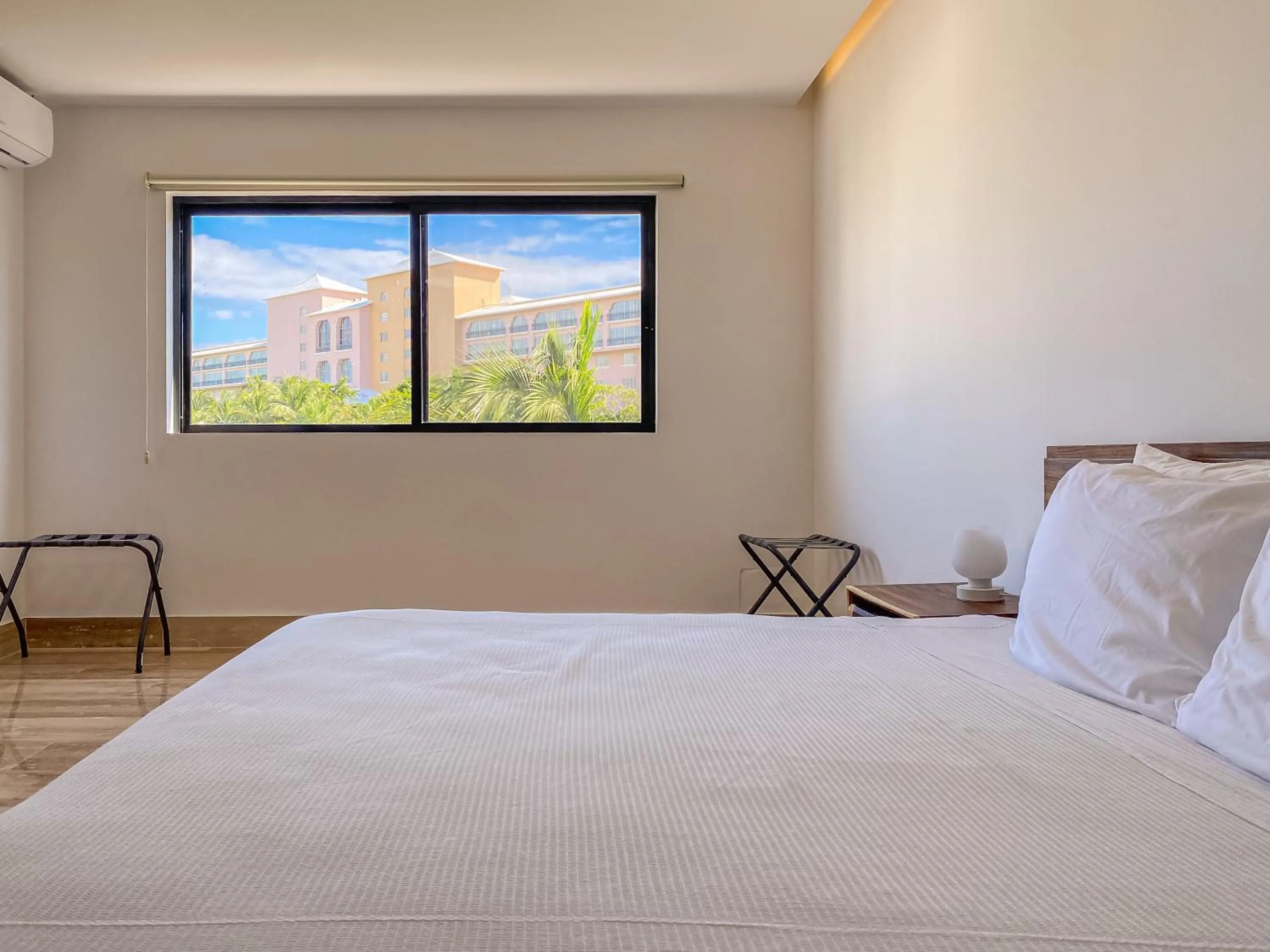 Bedroom, Bed in Villas Tropical By Andiani