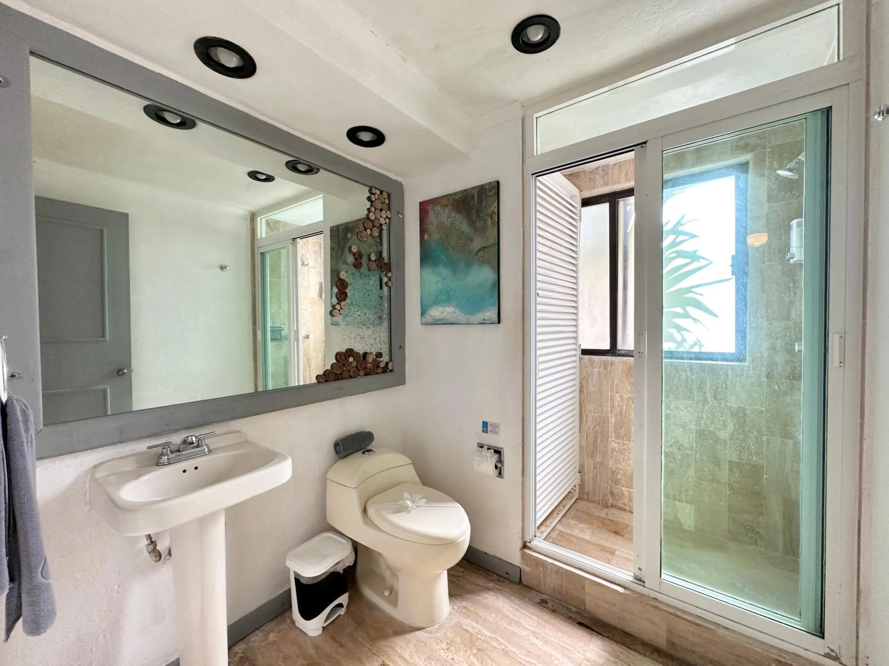 Bathroom in Villas Tropical By Andiani