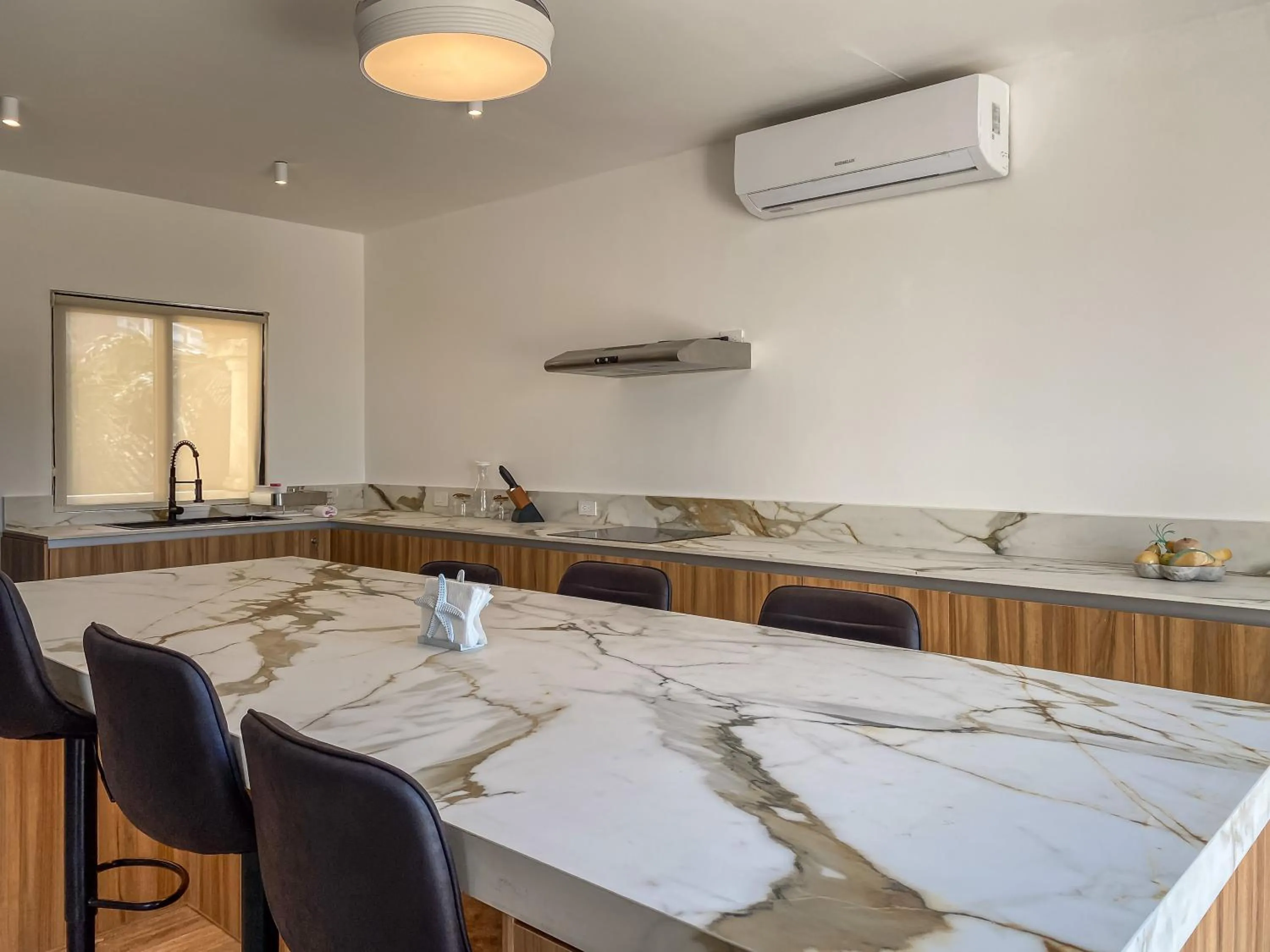 Dining area in Villas Tropical By Andiani