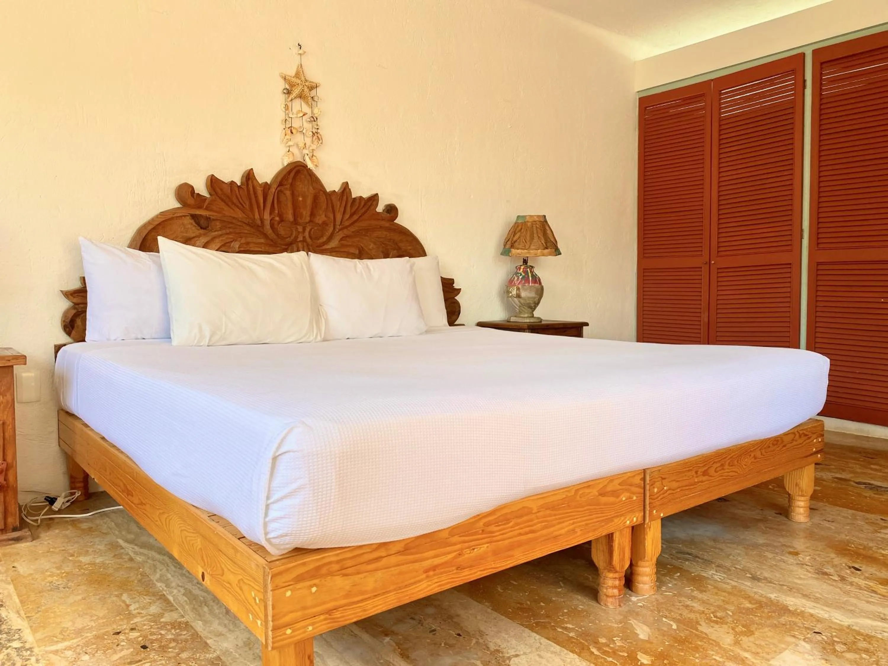 Bedroom, Bed in Villas Tropical By Andiani