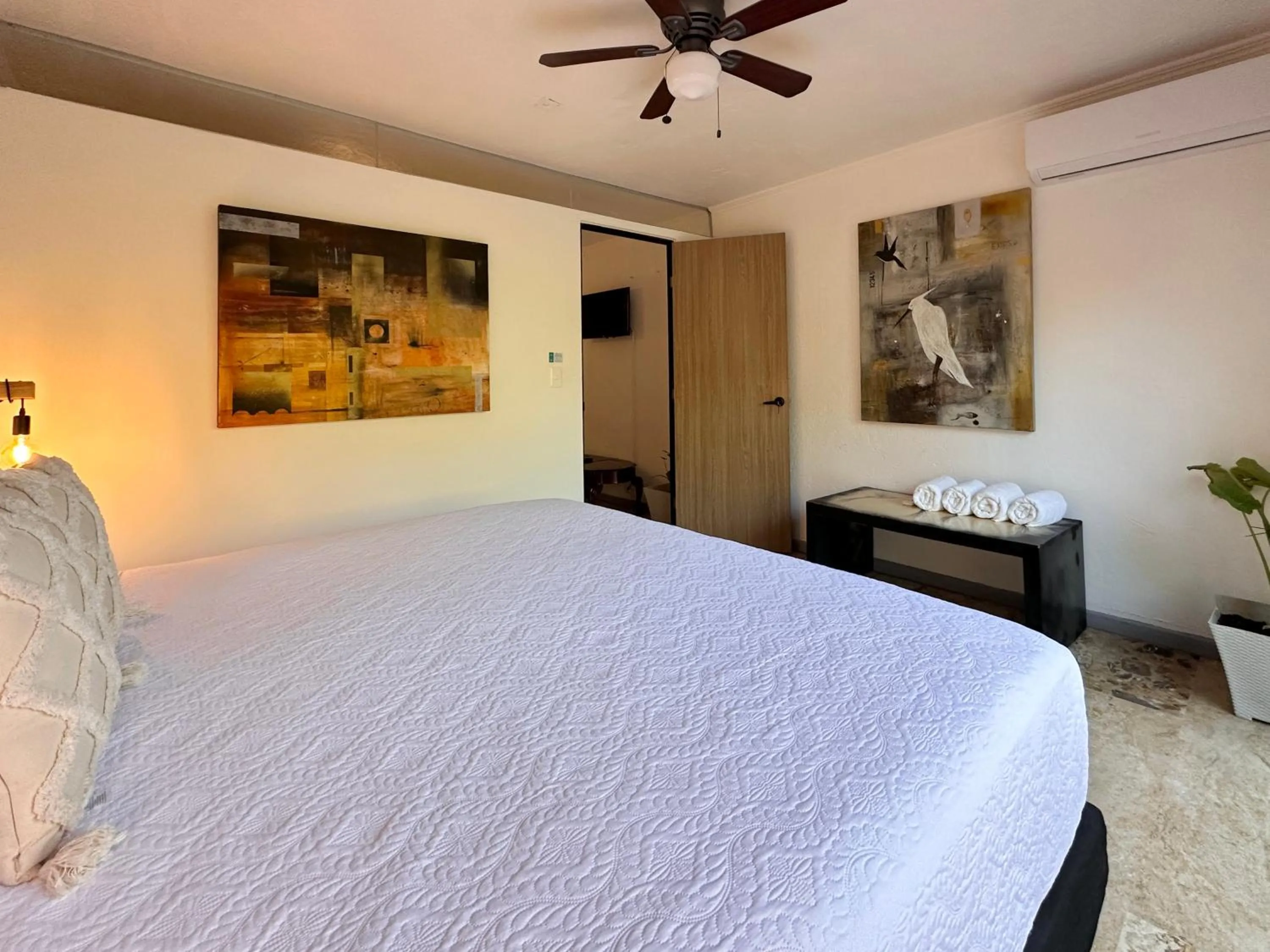 Bedroom, Bed in Villas Tropical By Andiani