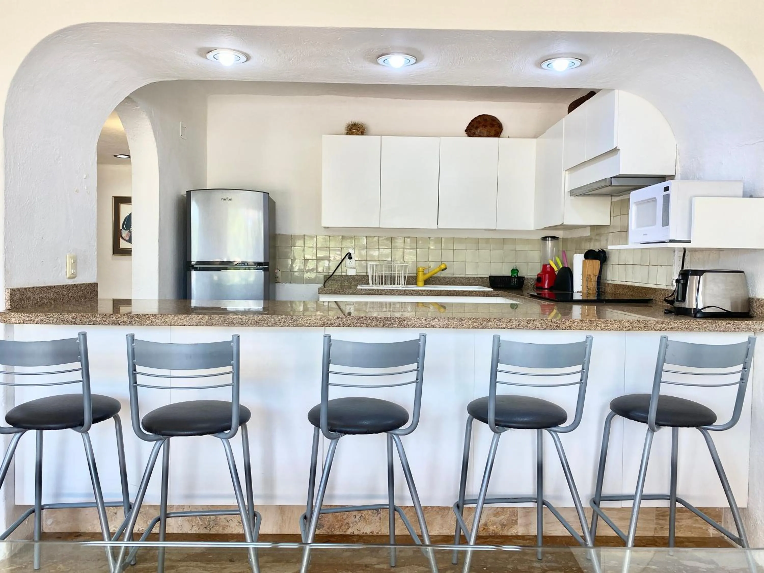 kitchen in Villas Tropical By Andiani